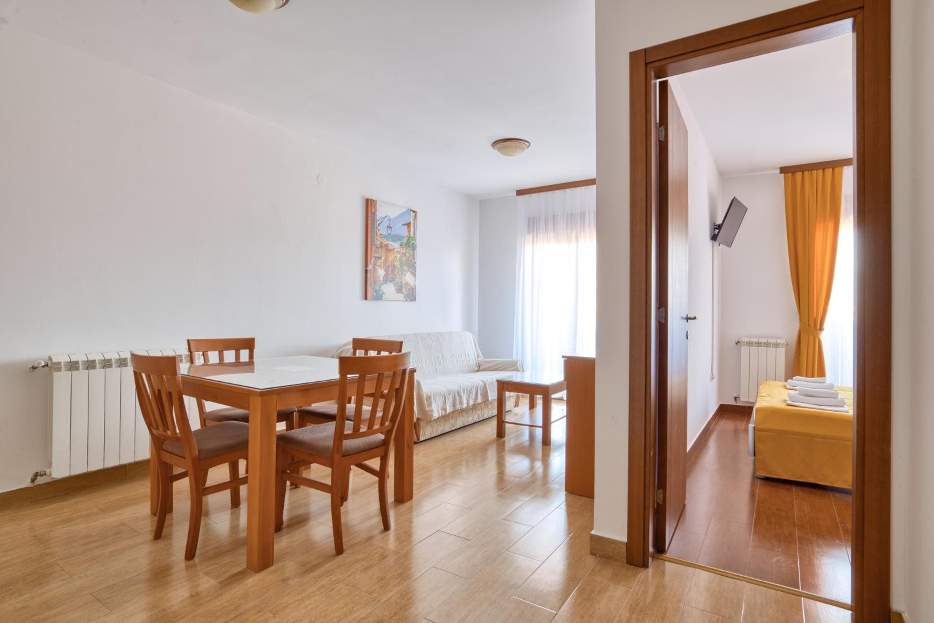 Premier One-Bedroom Apartment with Sea View - Photo 4