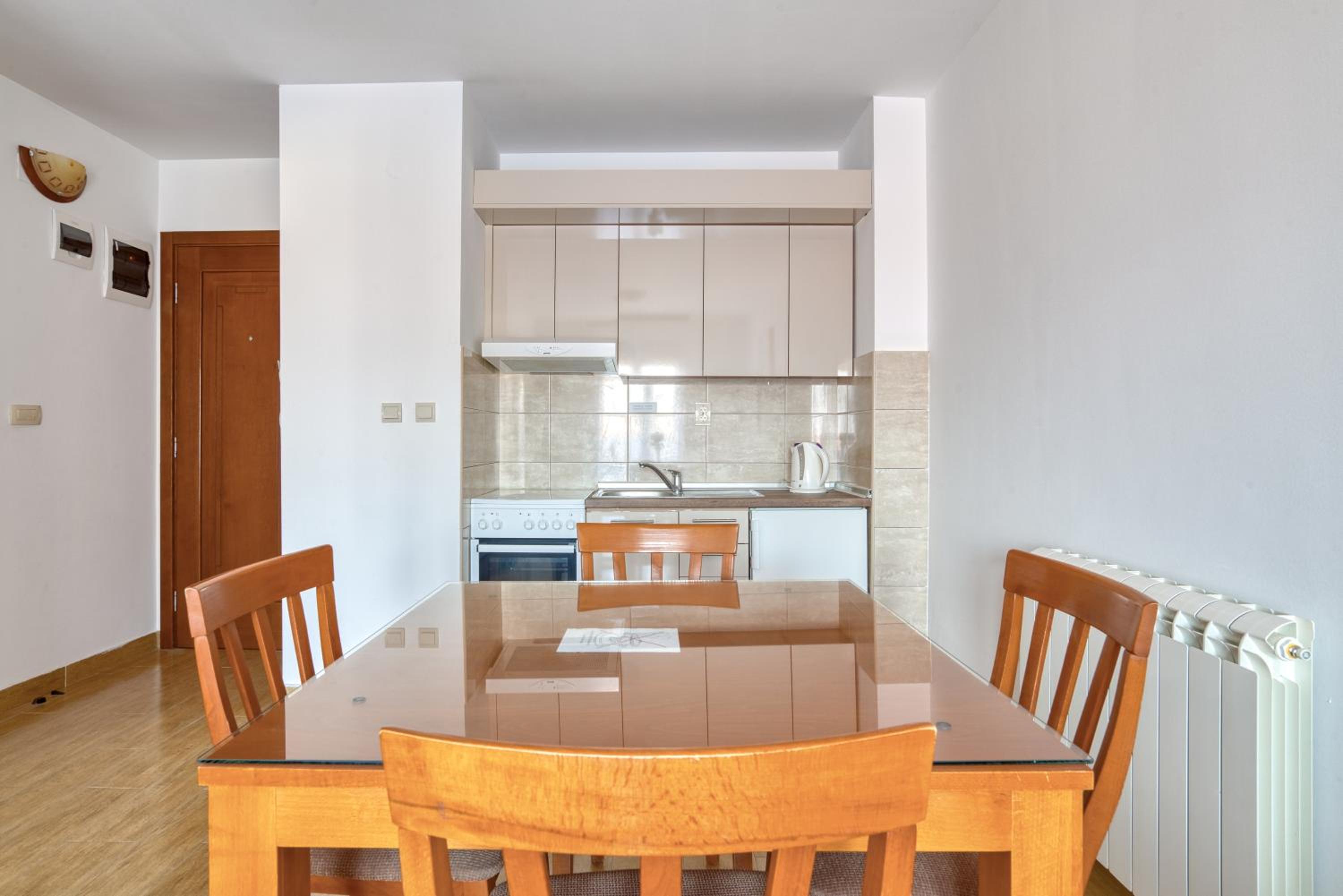 Premier One-Bedroom Apartment with Sea View - Photo 6