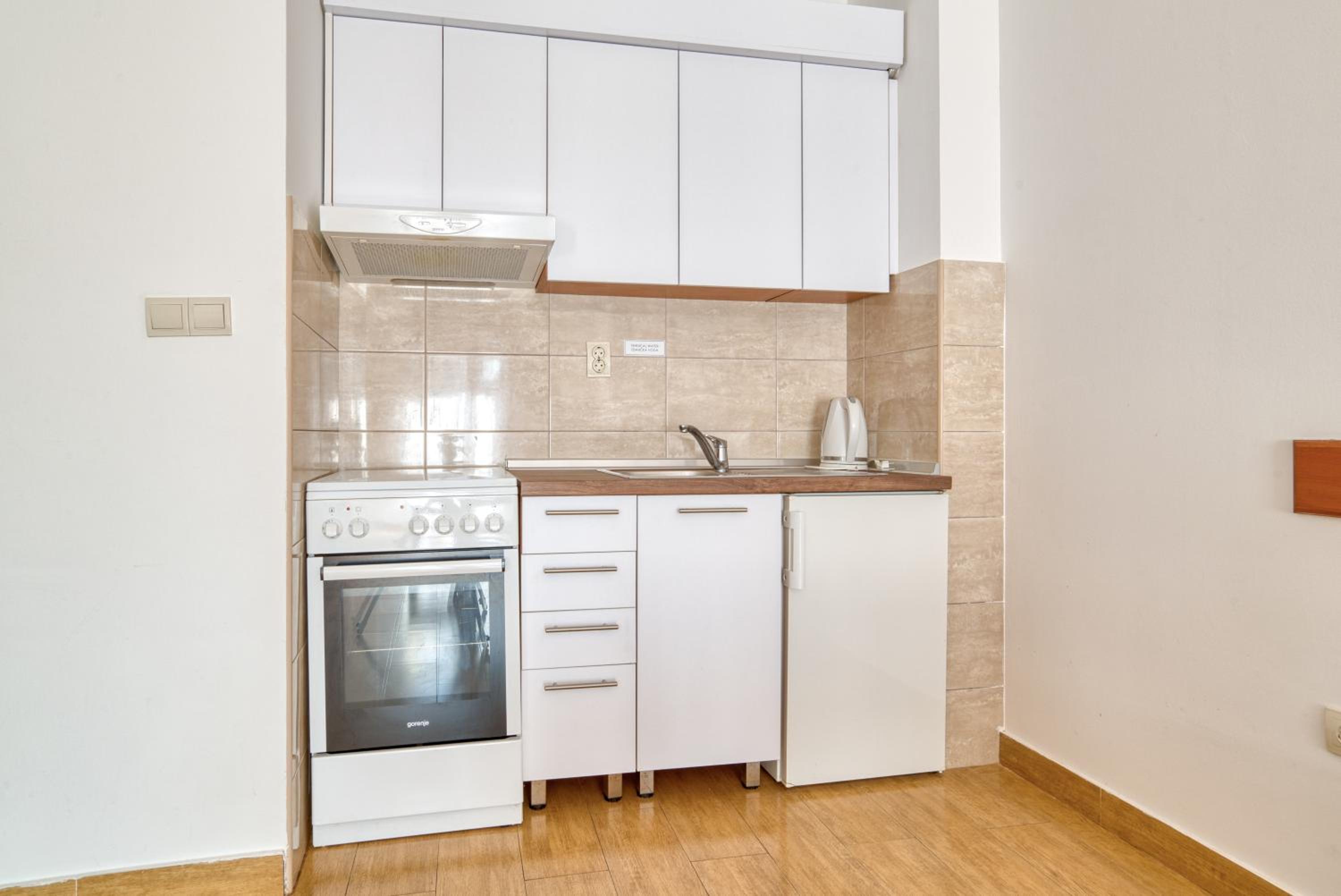 Premier One-Bedroom Apartment with Sea View - Photo 14
