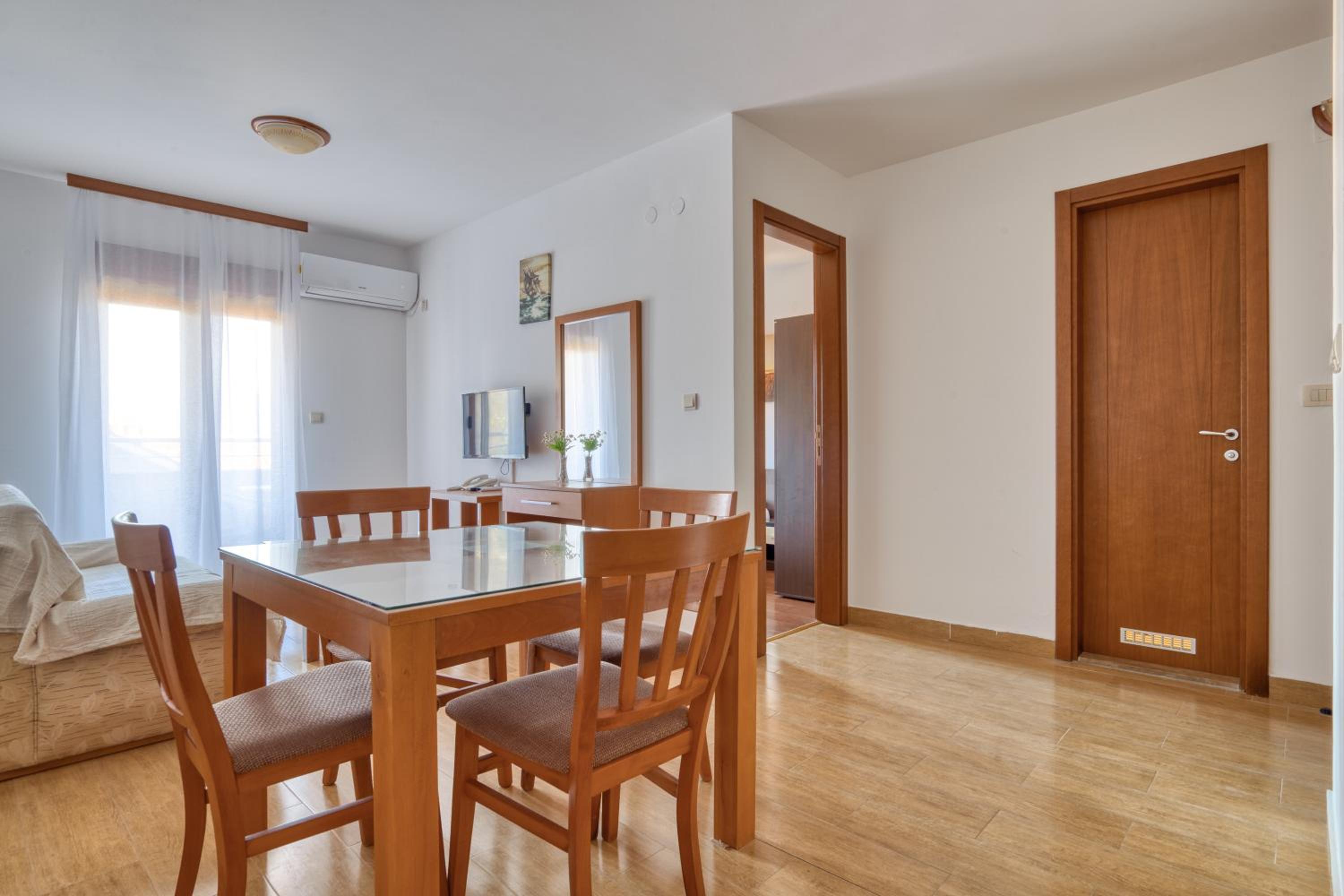 Premier One-Bedroom Apartment with Sea View - Photo 5