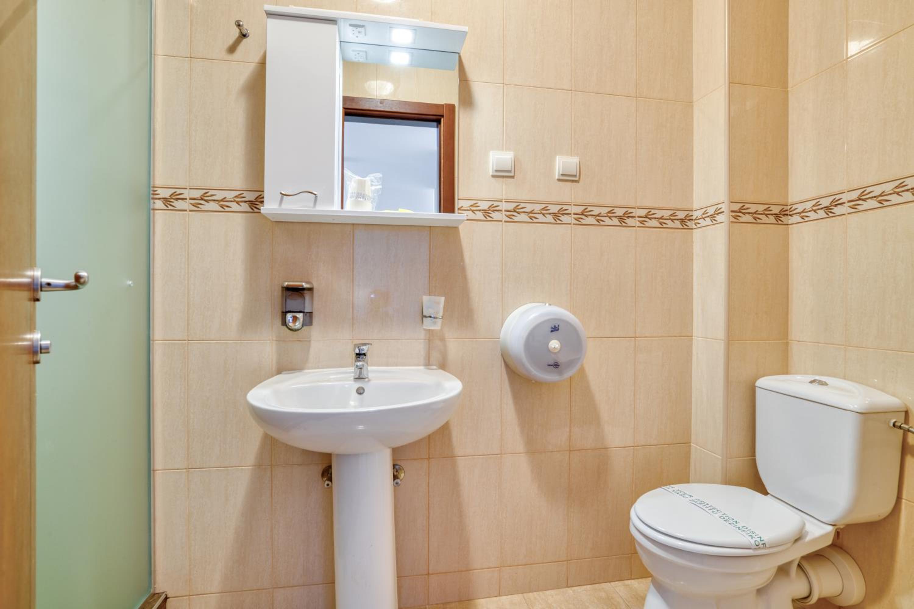 Premier One-Bedroom Apartment with Sea View - Photo 16