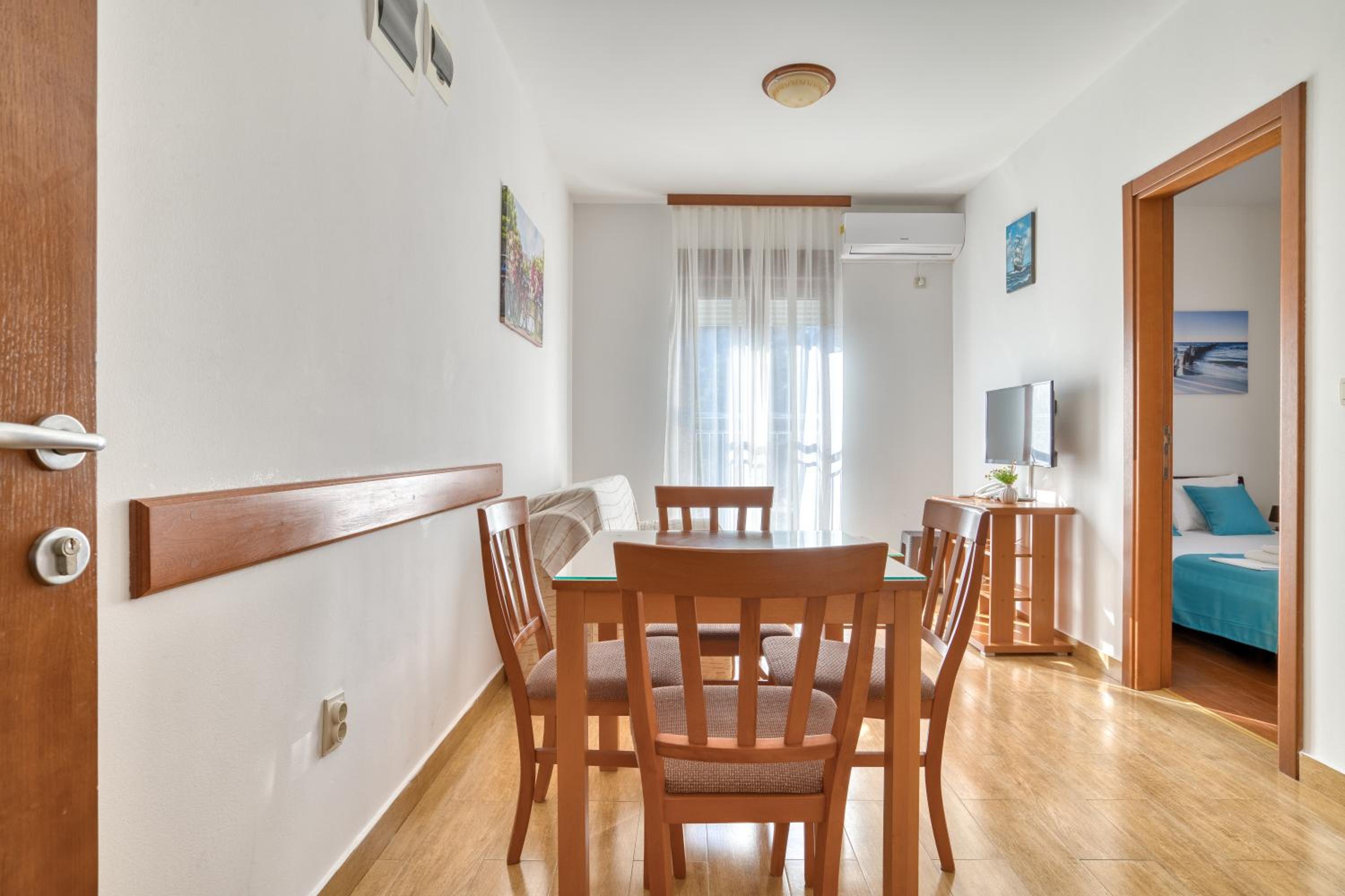 One-Bedroom Apartment with Balcony - Photo 2