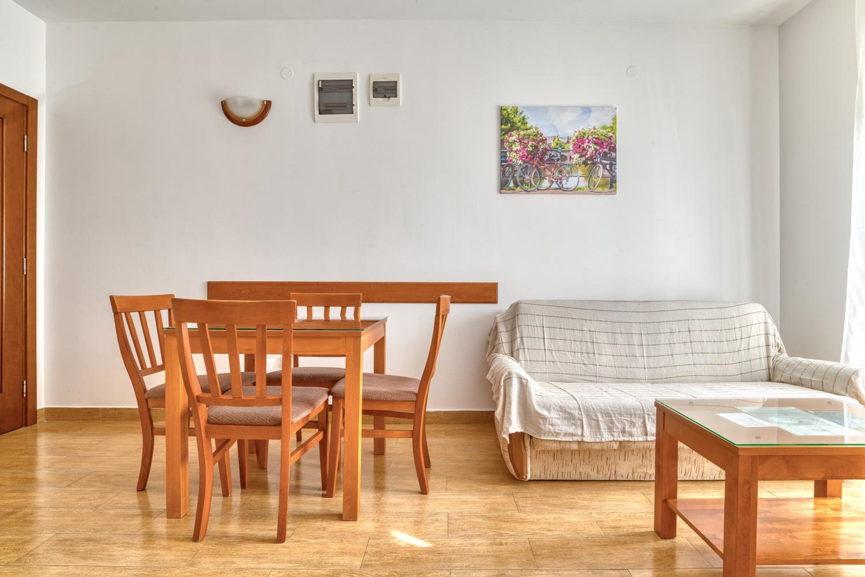 One-Bedroom Apartment with Balcony - Photo 4