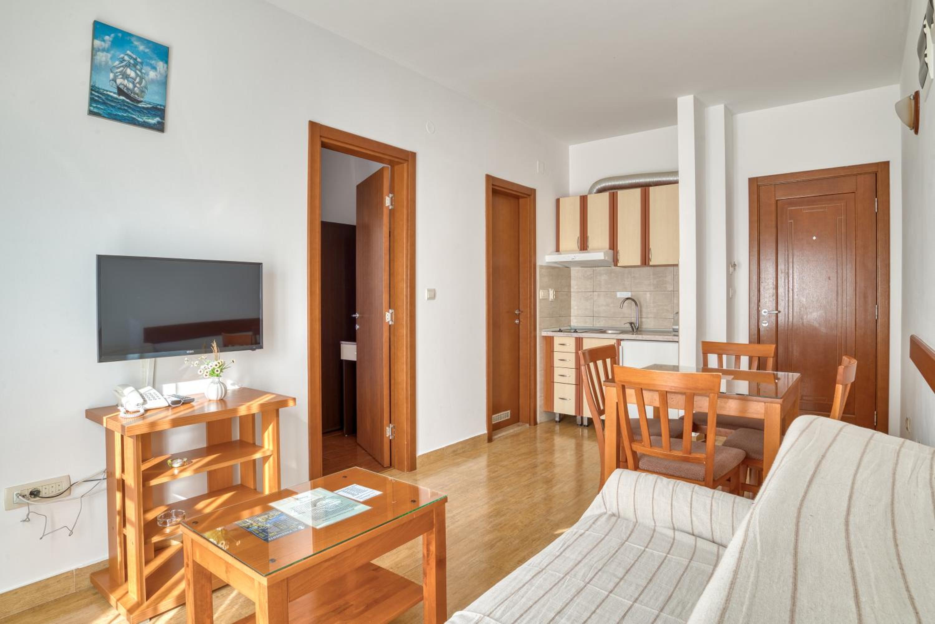 One-Bedroom Apartment with Balcony - Photo 3