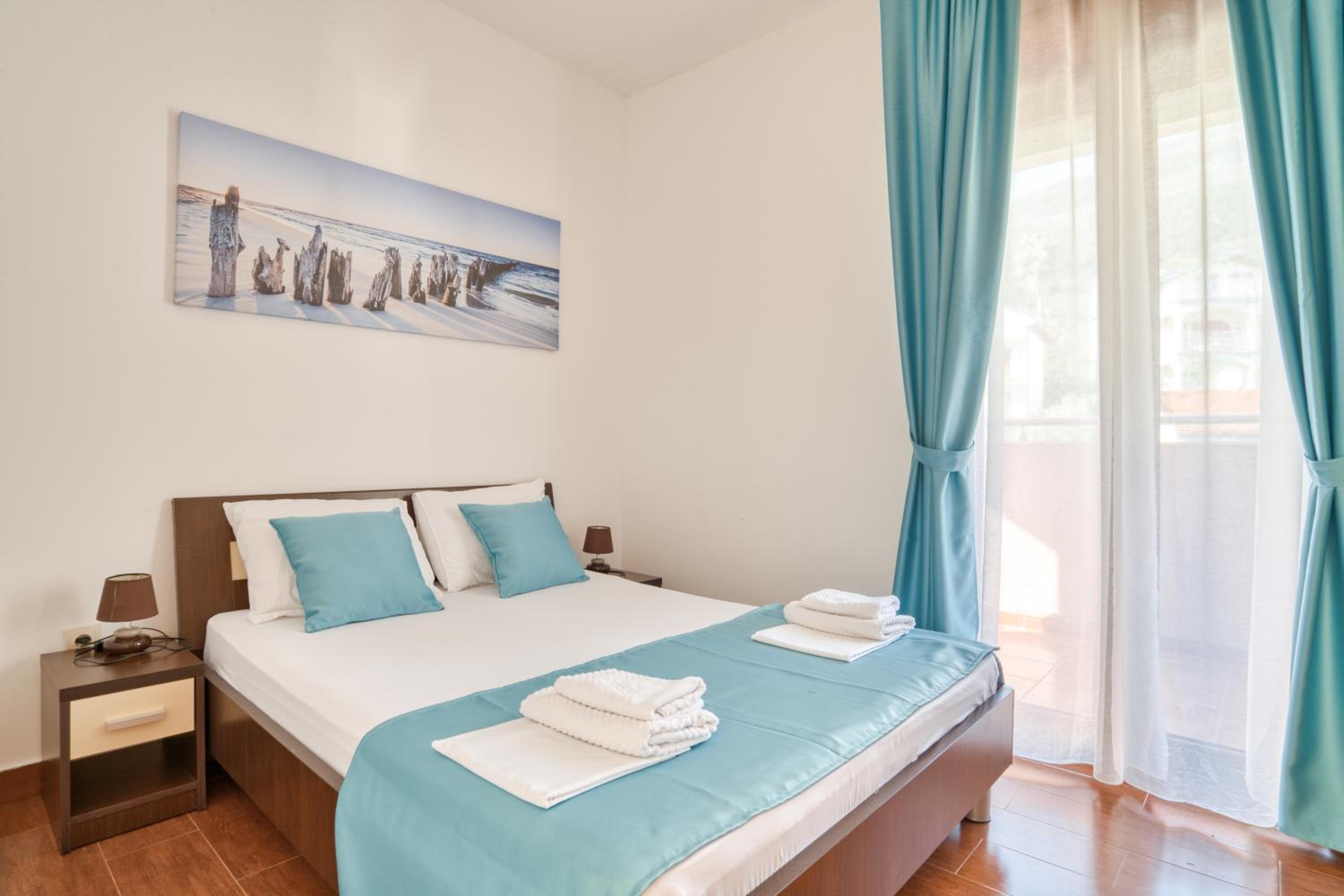 One-Bedroom Apartment with Balcony - Photo 8