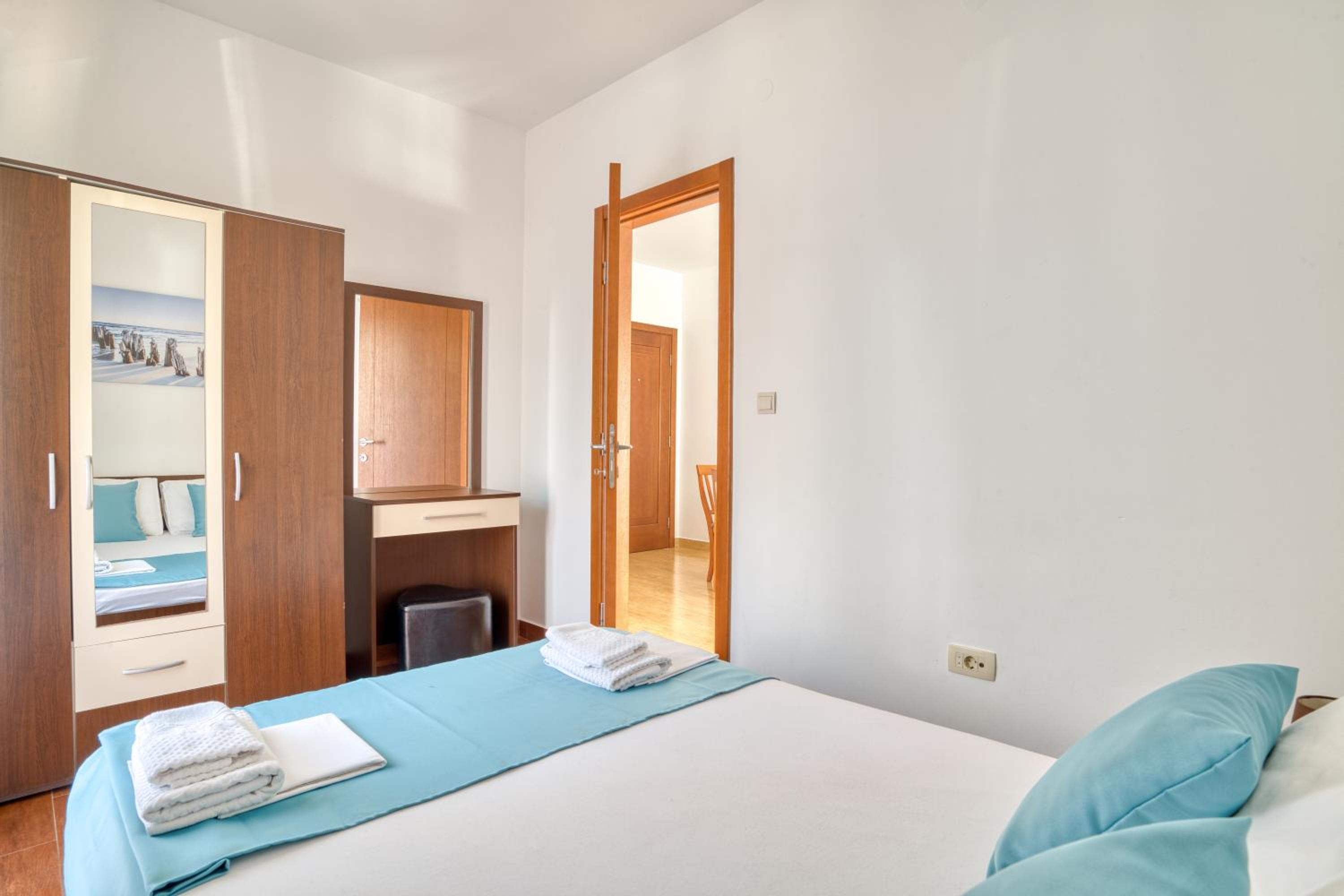 One-Bedroom Apartment with Balcony - Photo 7