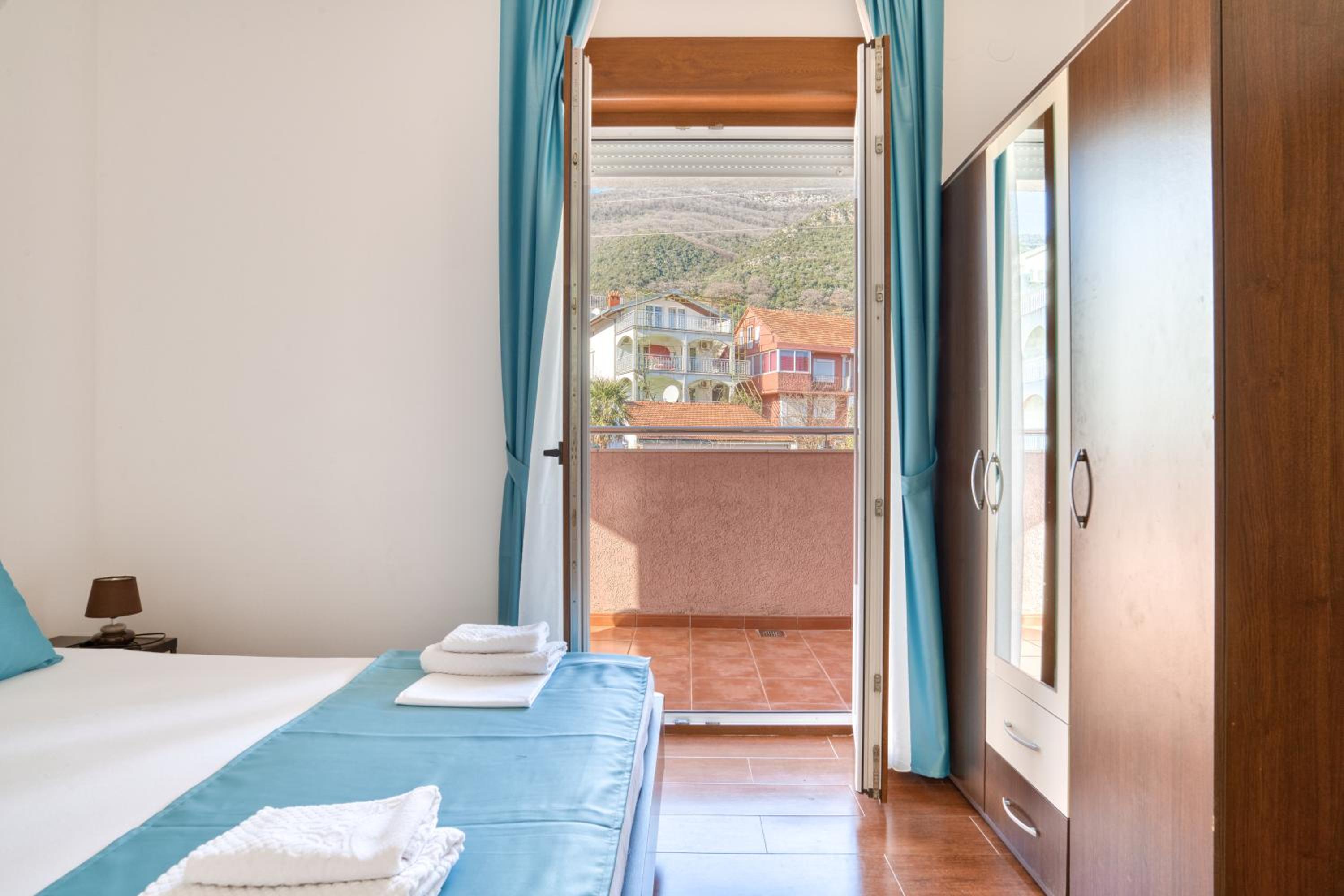 One-Bedroom Apartment with Balcony - Photo 9