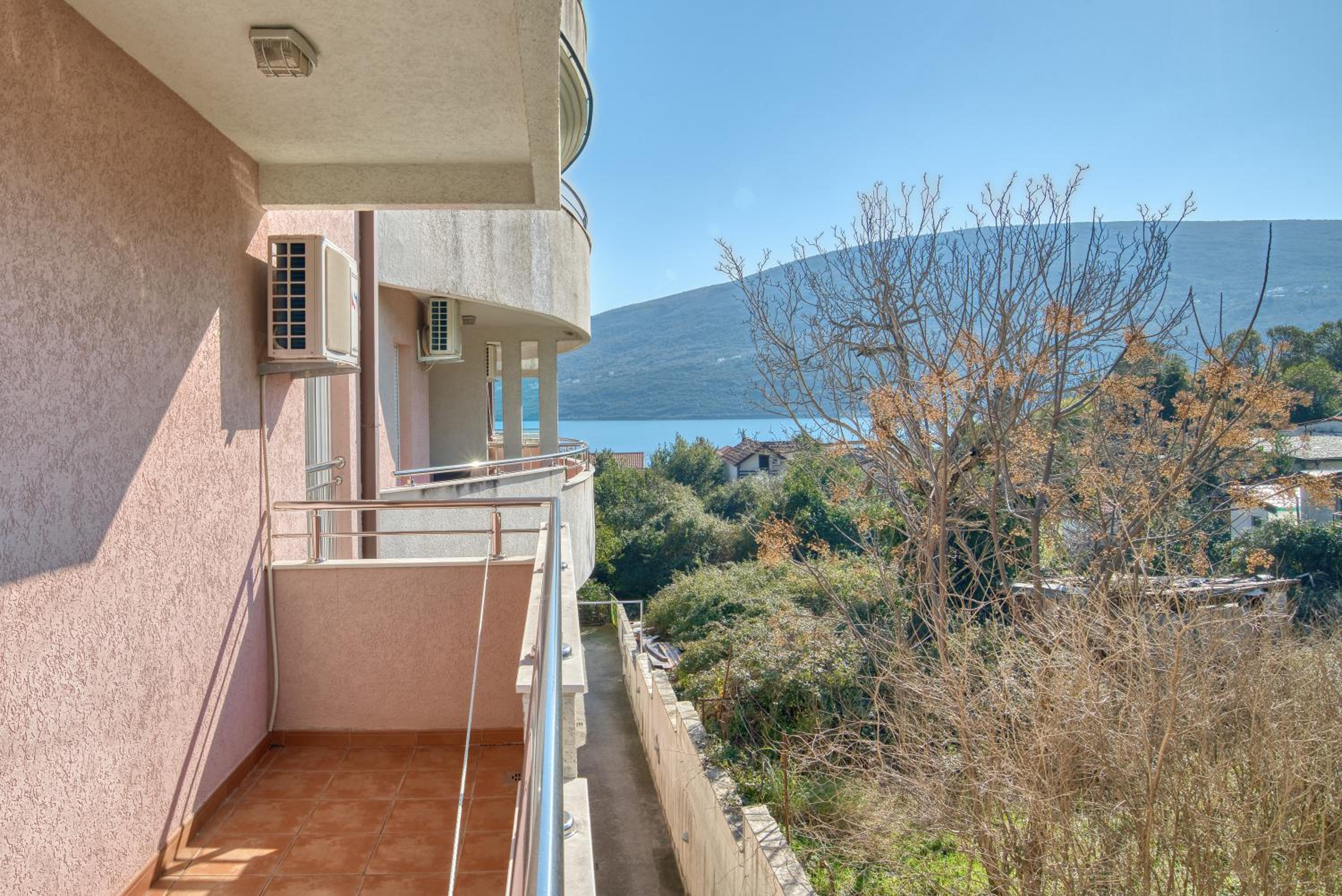 One-Bedroom Apartment with Balcony - Photo 14