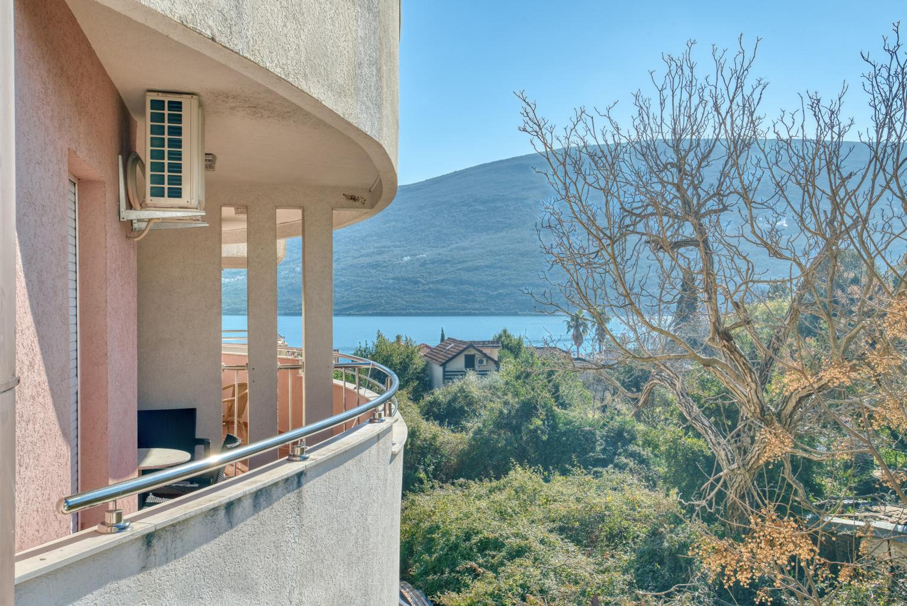 One-Bedroom Apartment with Balcony - Photo 15