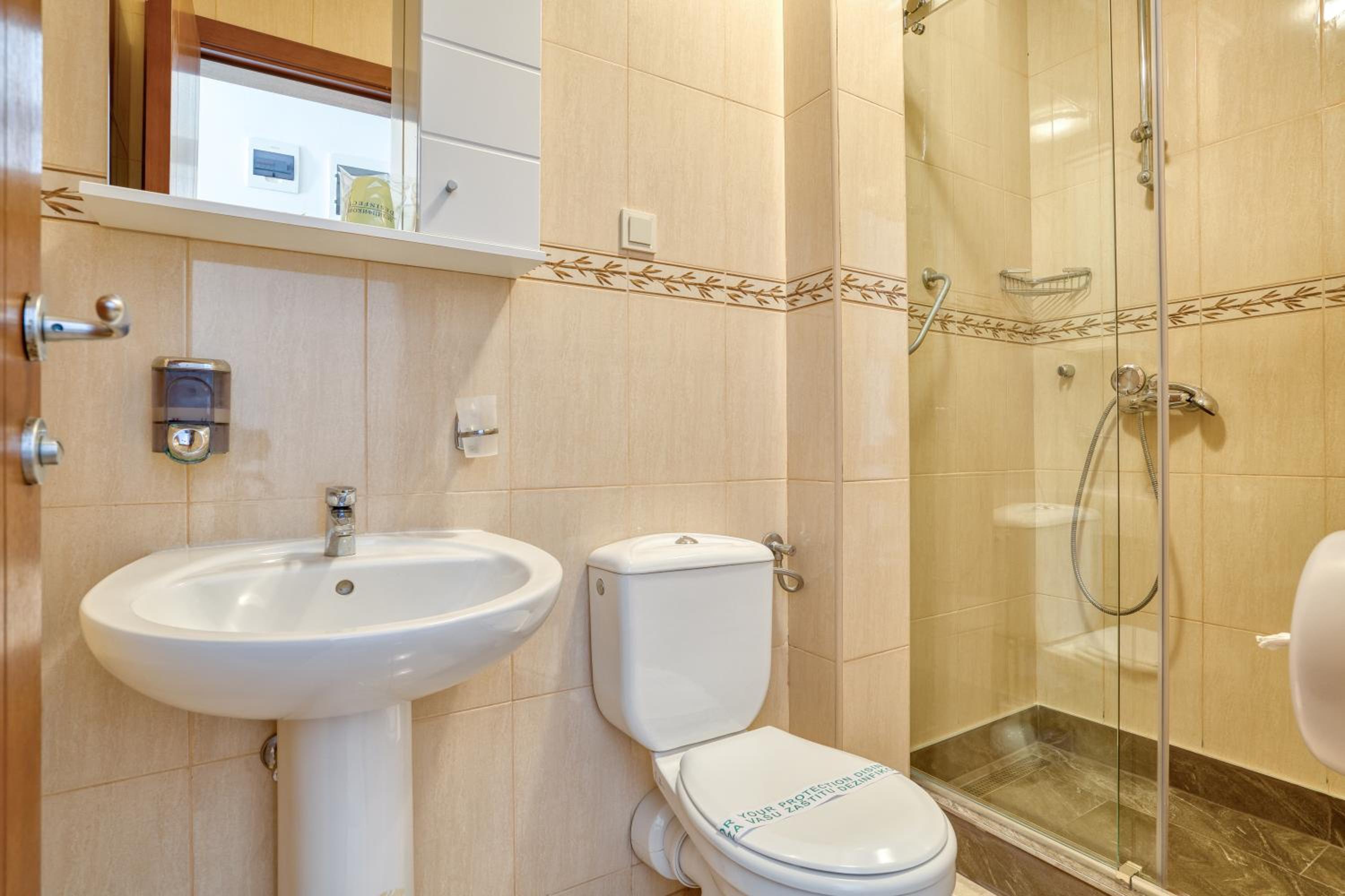 Studio Apartment - Photo 4