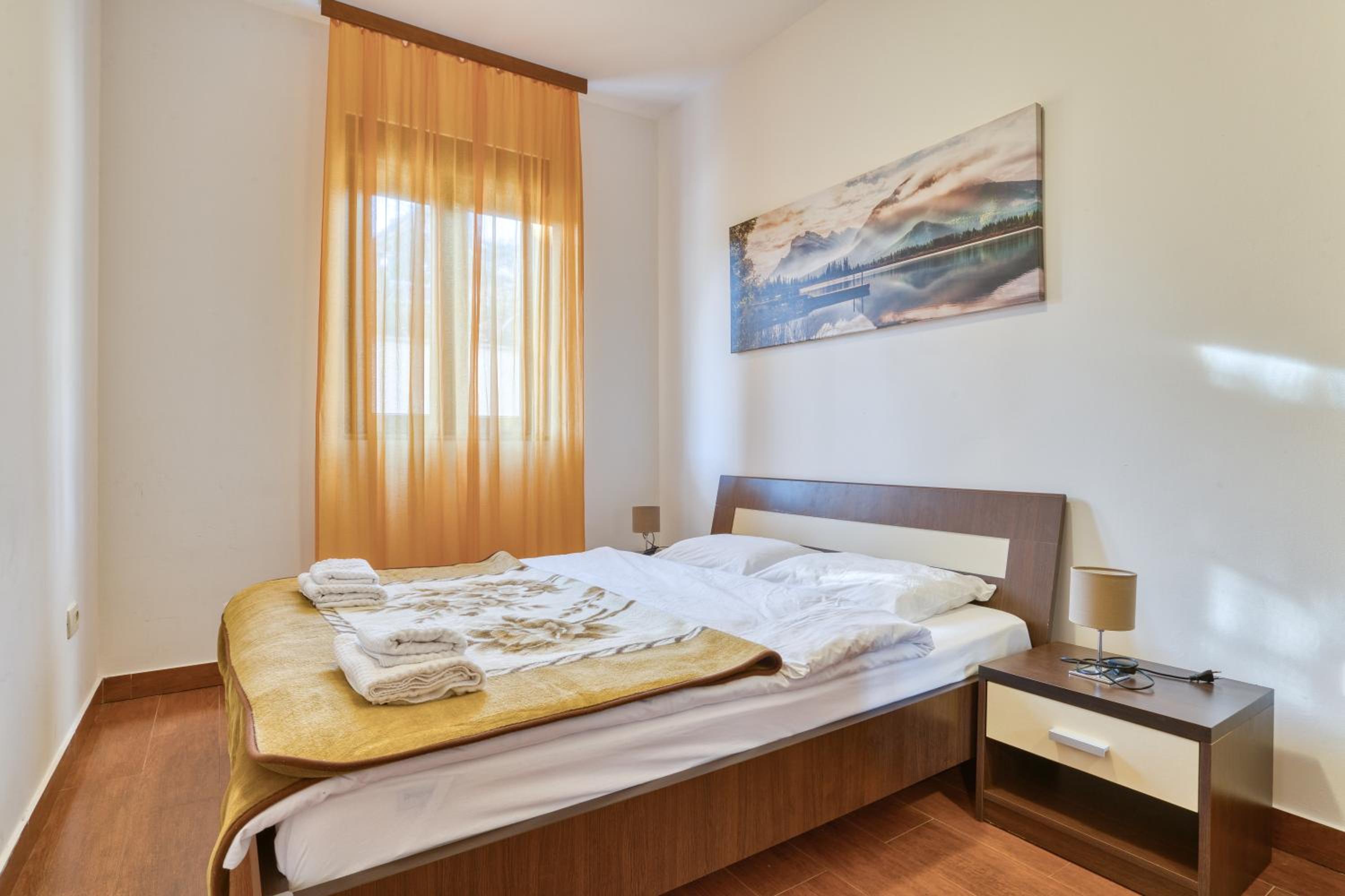 Deluxe One-Bedroom Apartment with Terrace - Photo 3