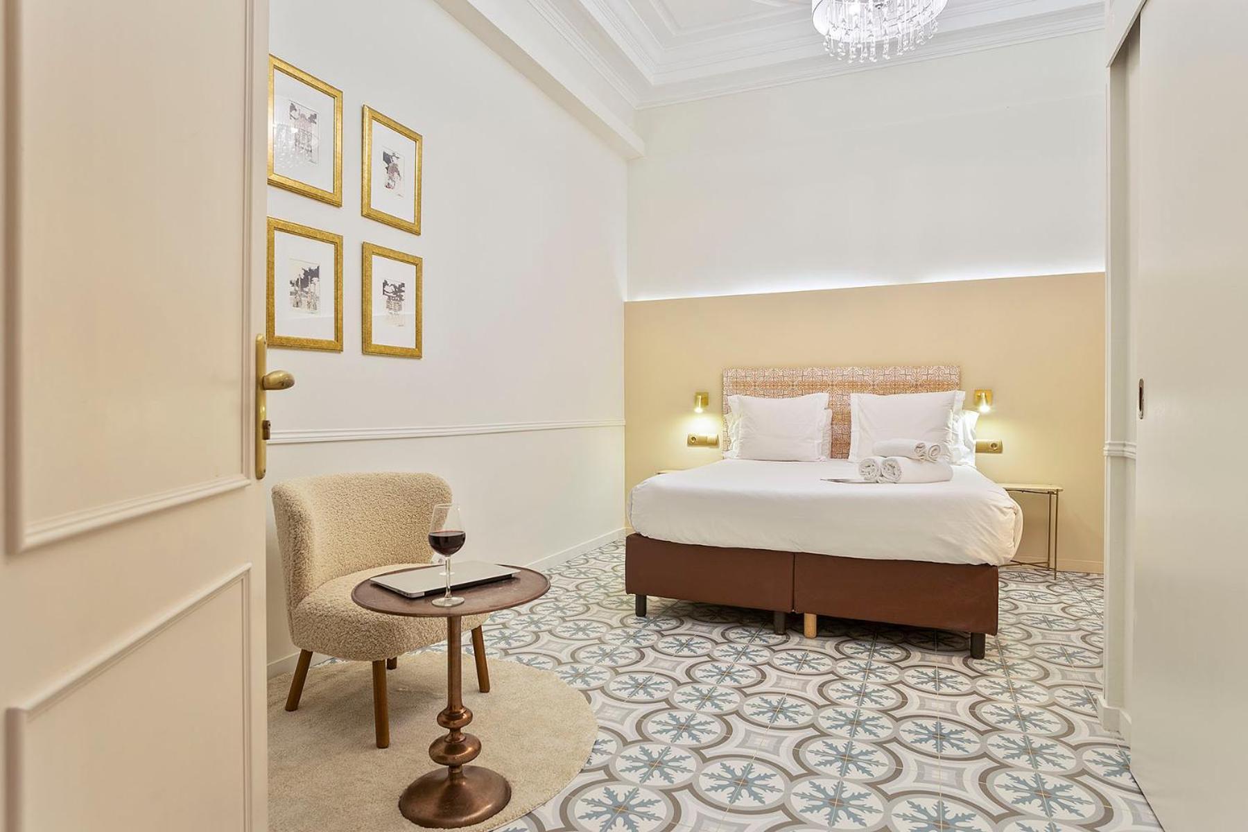 Double Room with Balcony and City Views photo 2