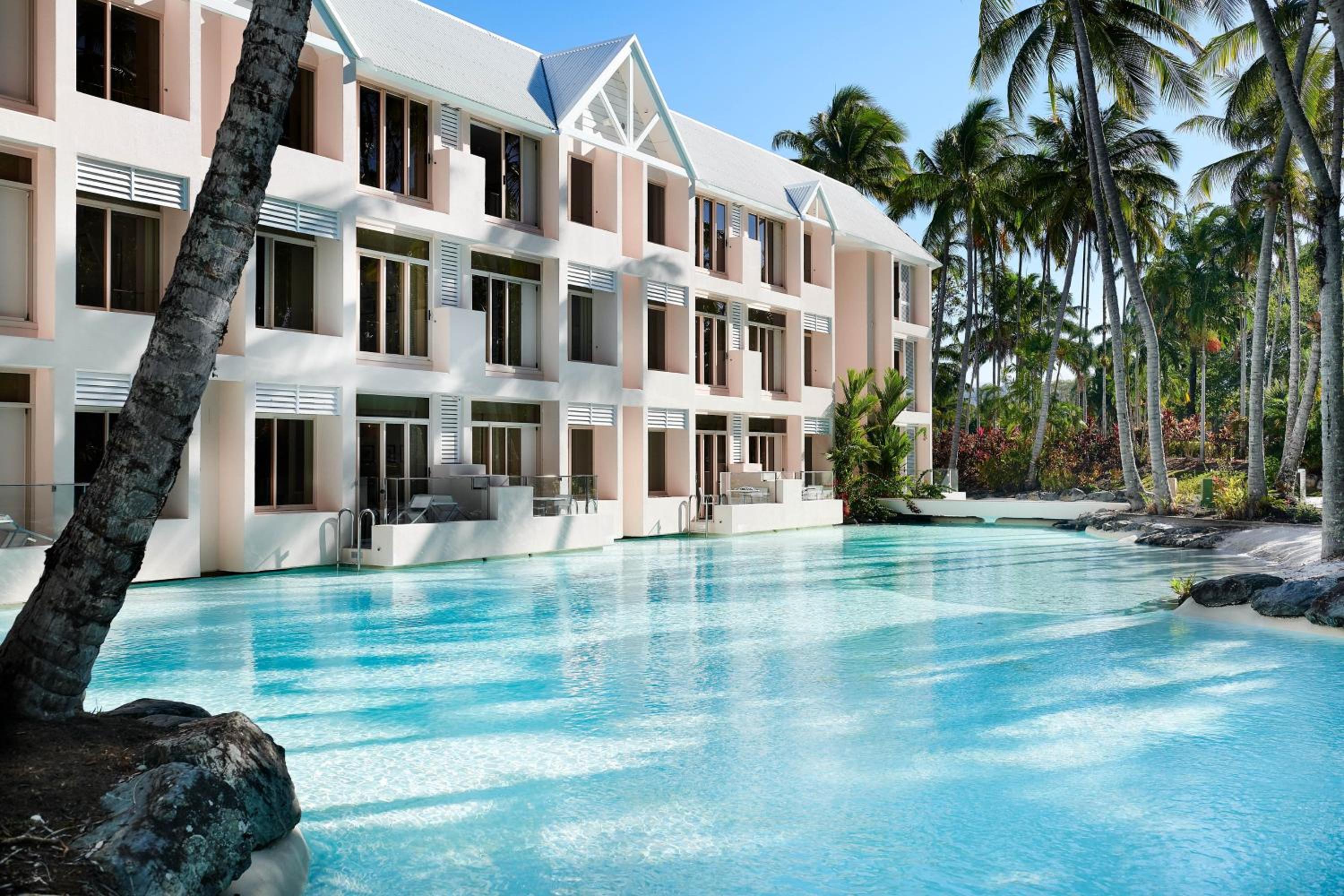 Guest room, 1 King, Pool access, Small Lagoon access