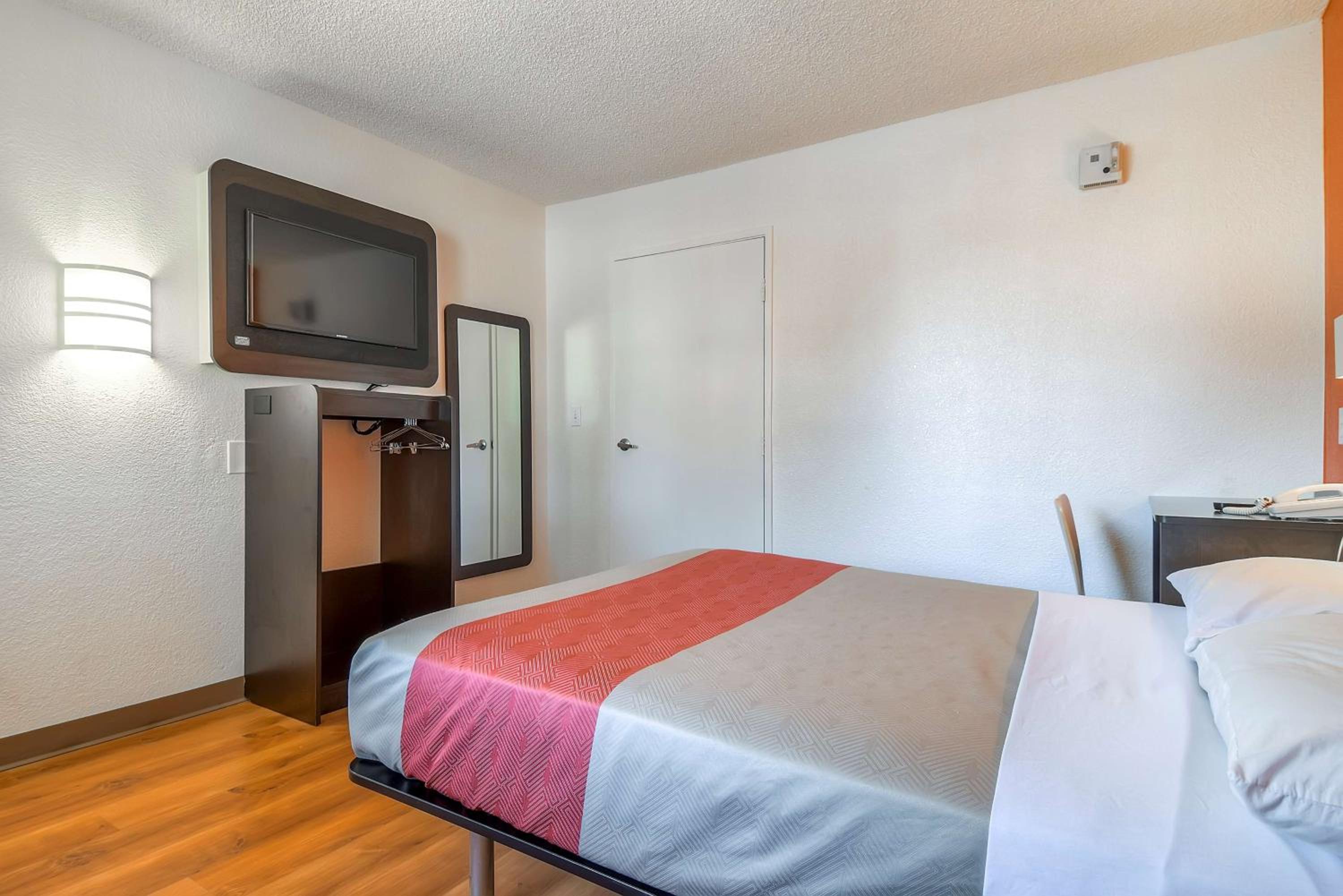 Double Room - Disability Access - Roll In Shower