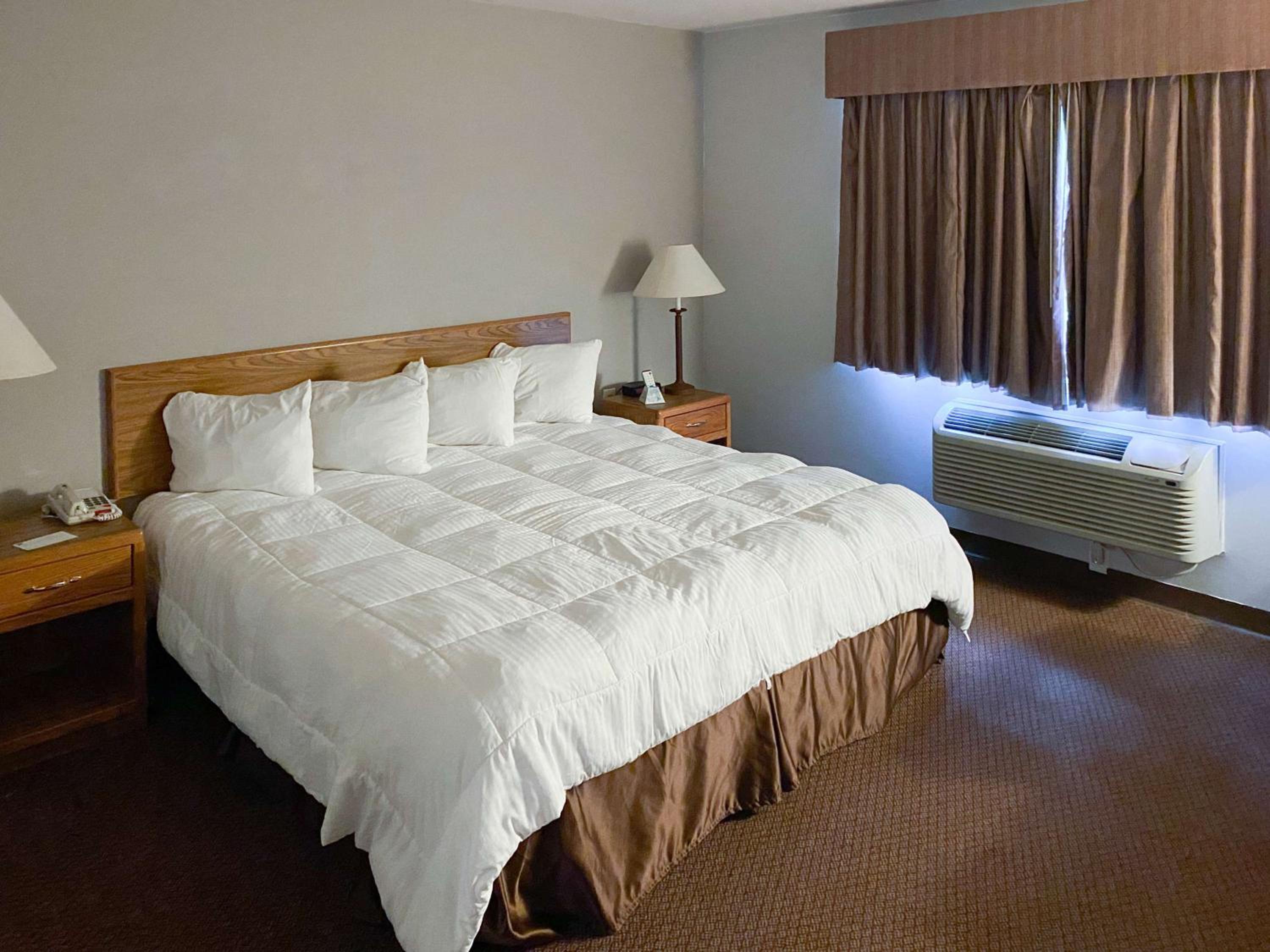 King Suite with Spa Bath - Non-Smoking - Photo 1