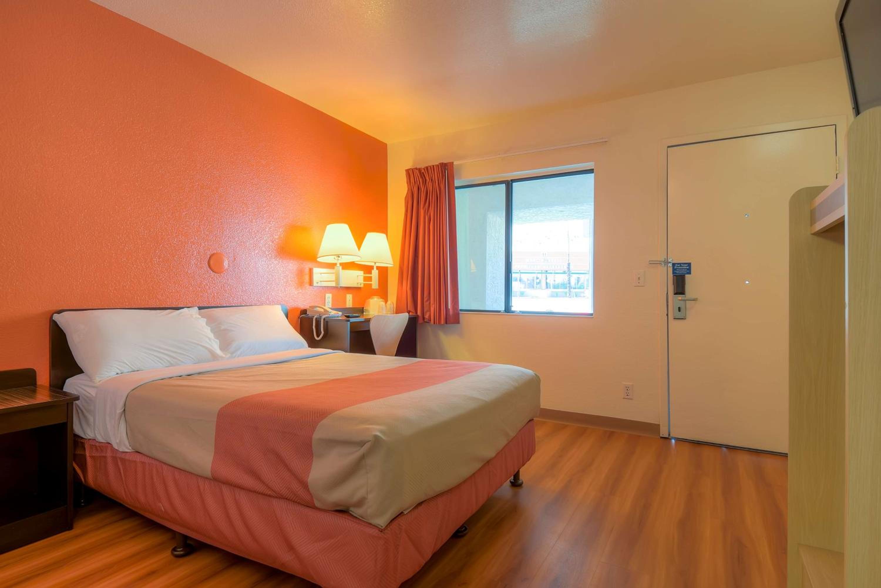 Double Room - Disability Access photo 3