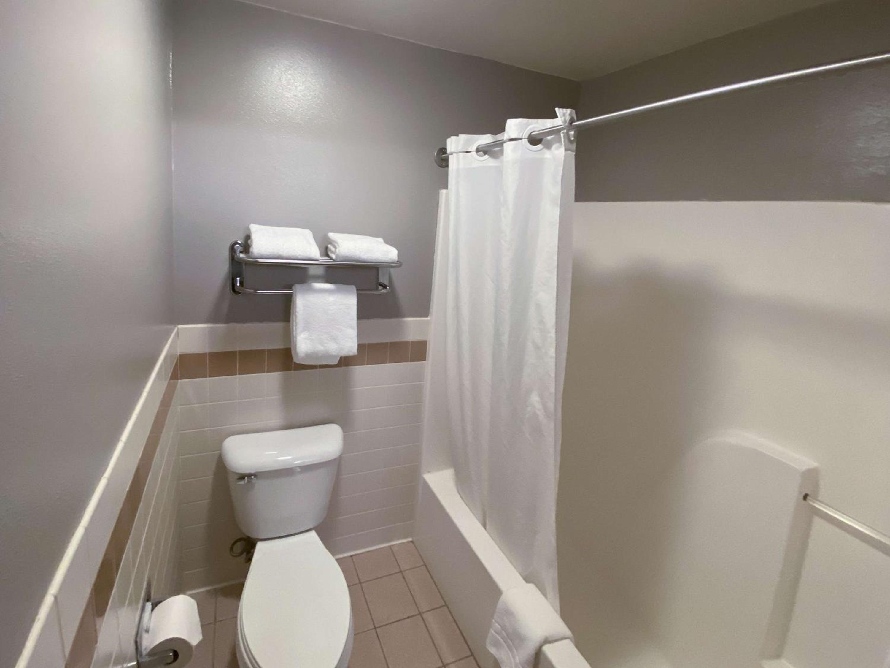 King Suite with Spa Bath - Non-Smoking - Photo 6