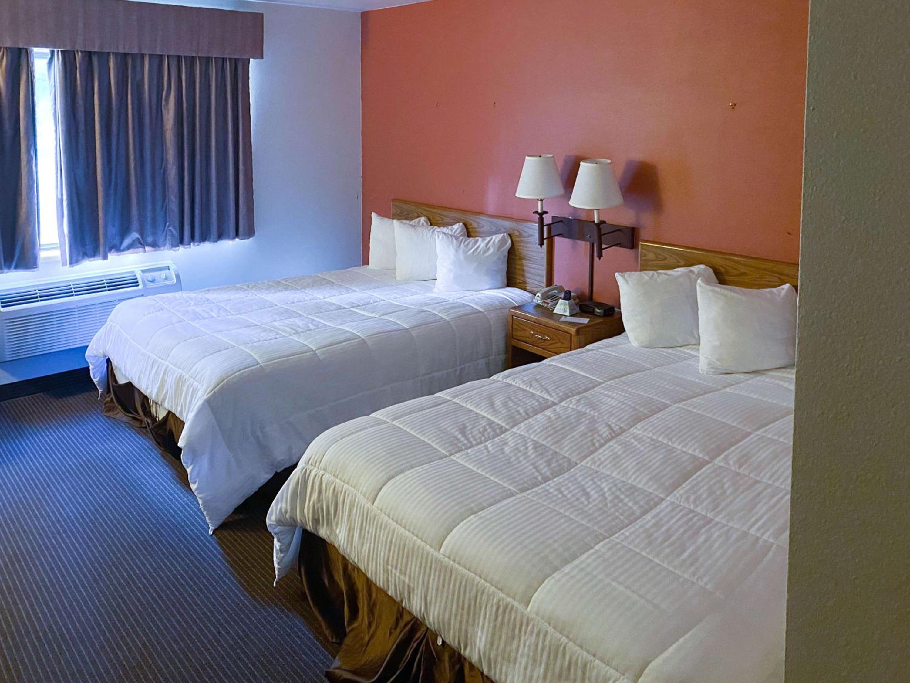 Queen Room with Two Queen Beds - Non-Smoking - Photo 1