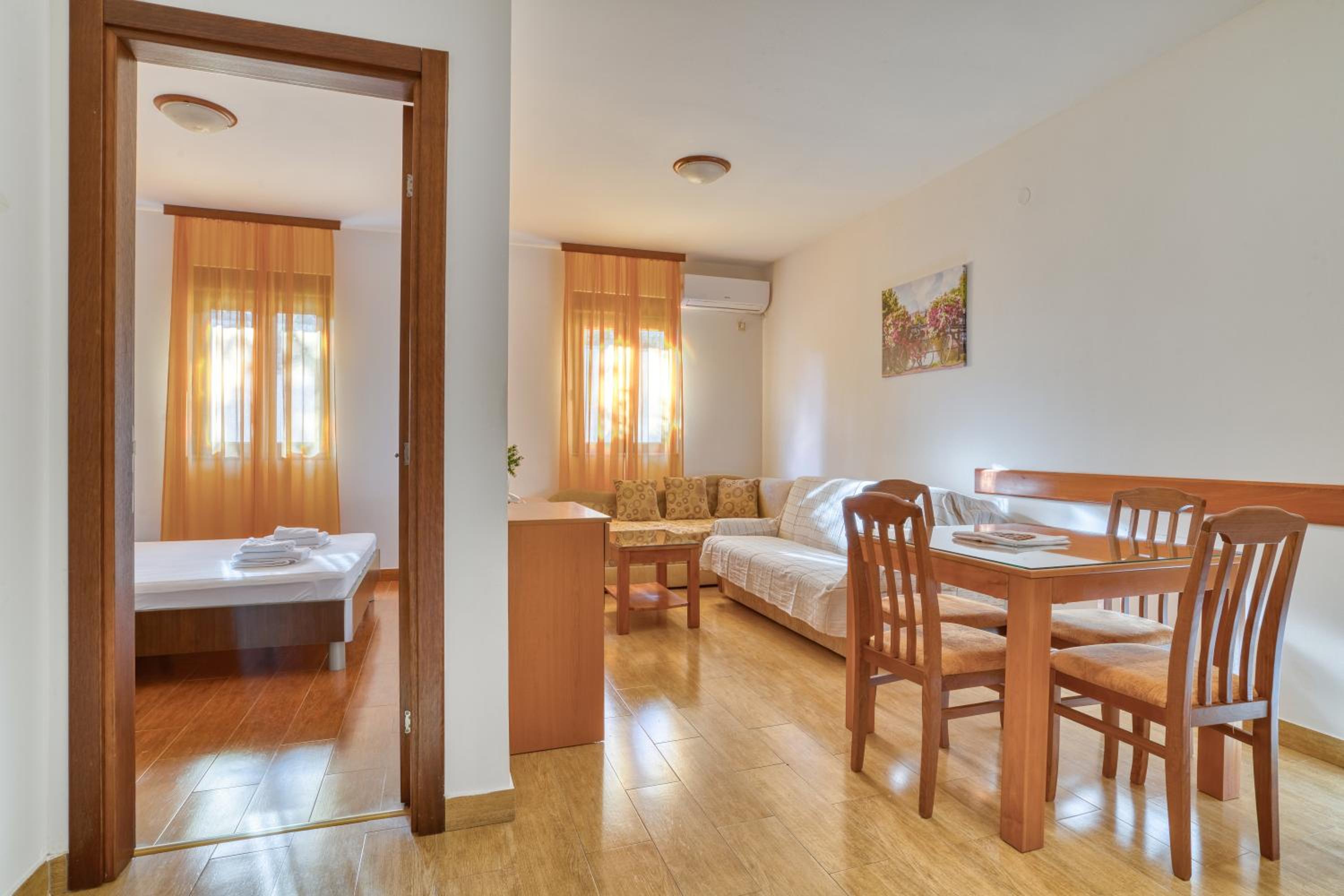 Premier One-Bedroom Apartment - Photo 1