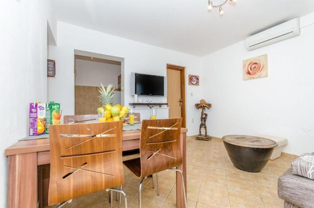 Two-Bedroom Apartment with Terrace photo 3