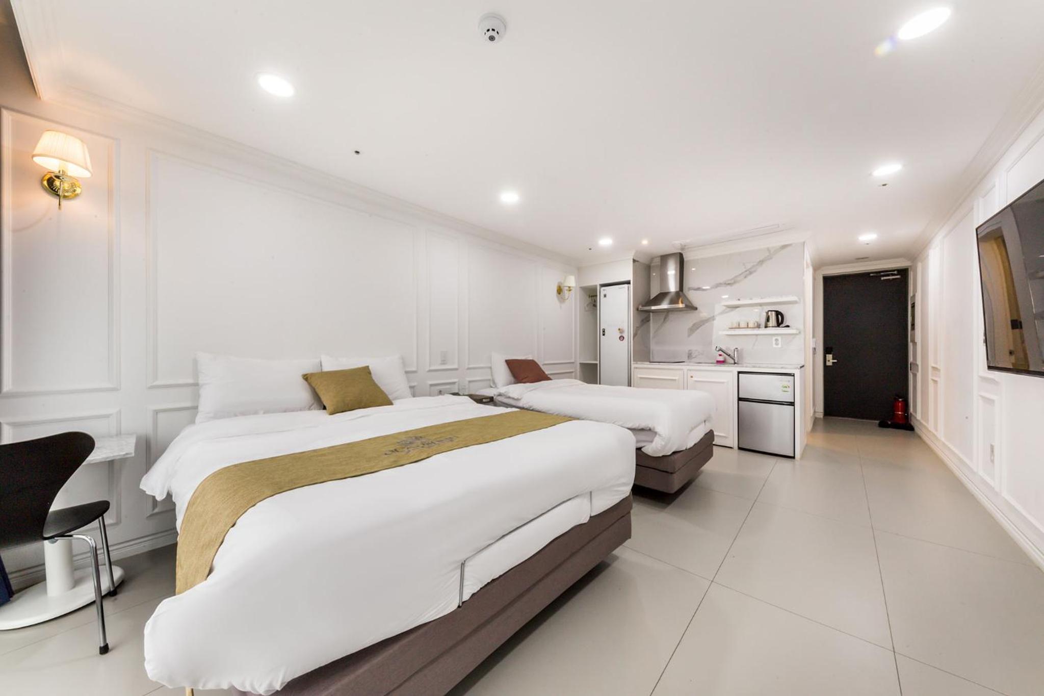 Deluxe Twin Room with Sea View