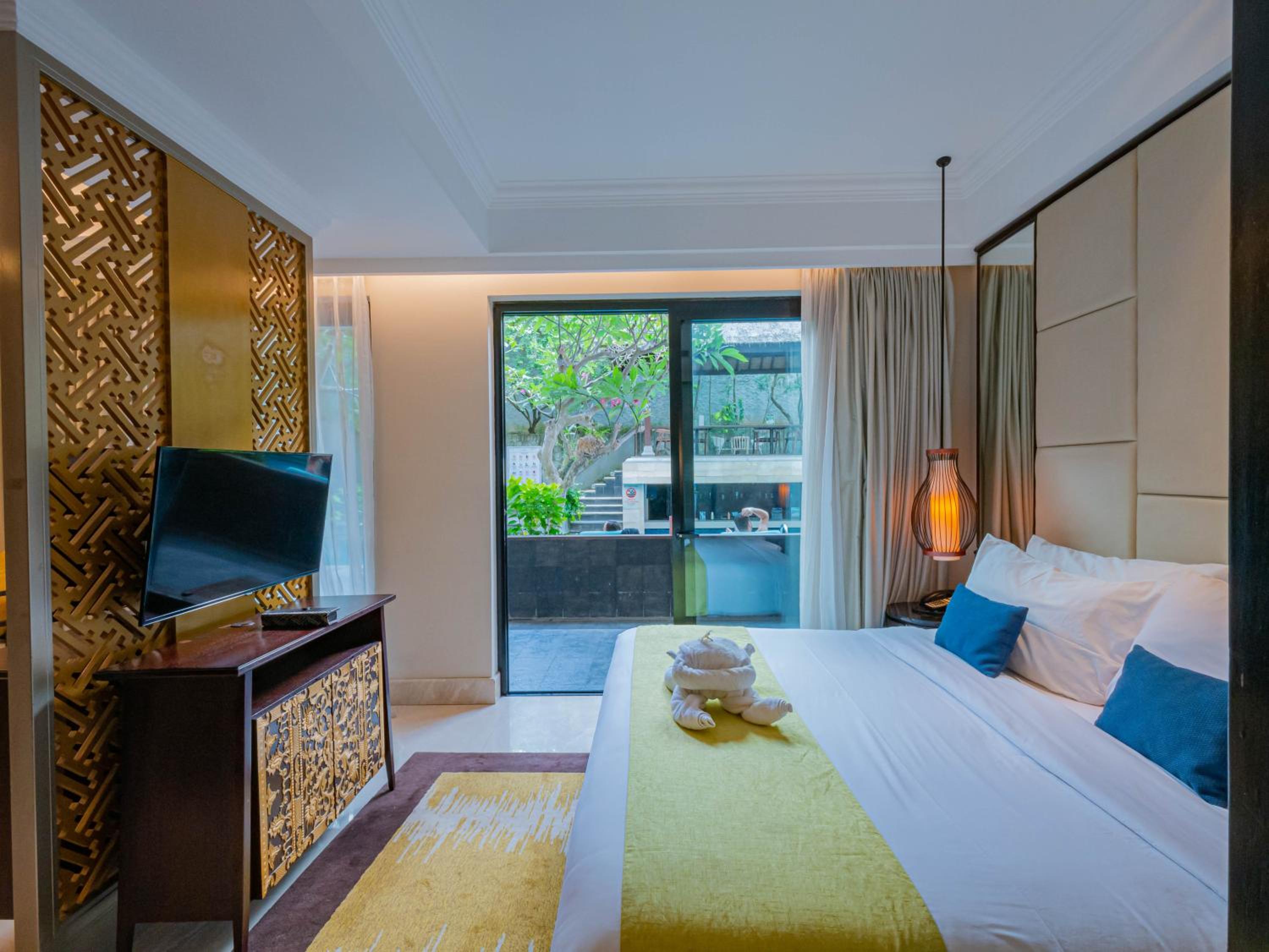 Premier Room with Pool Access photo 2