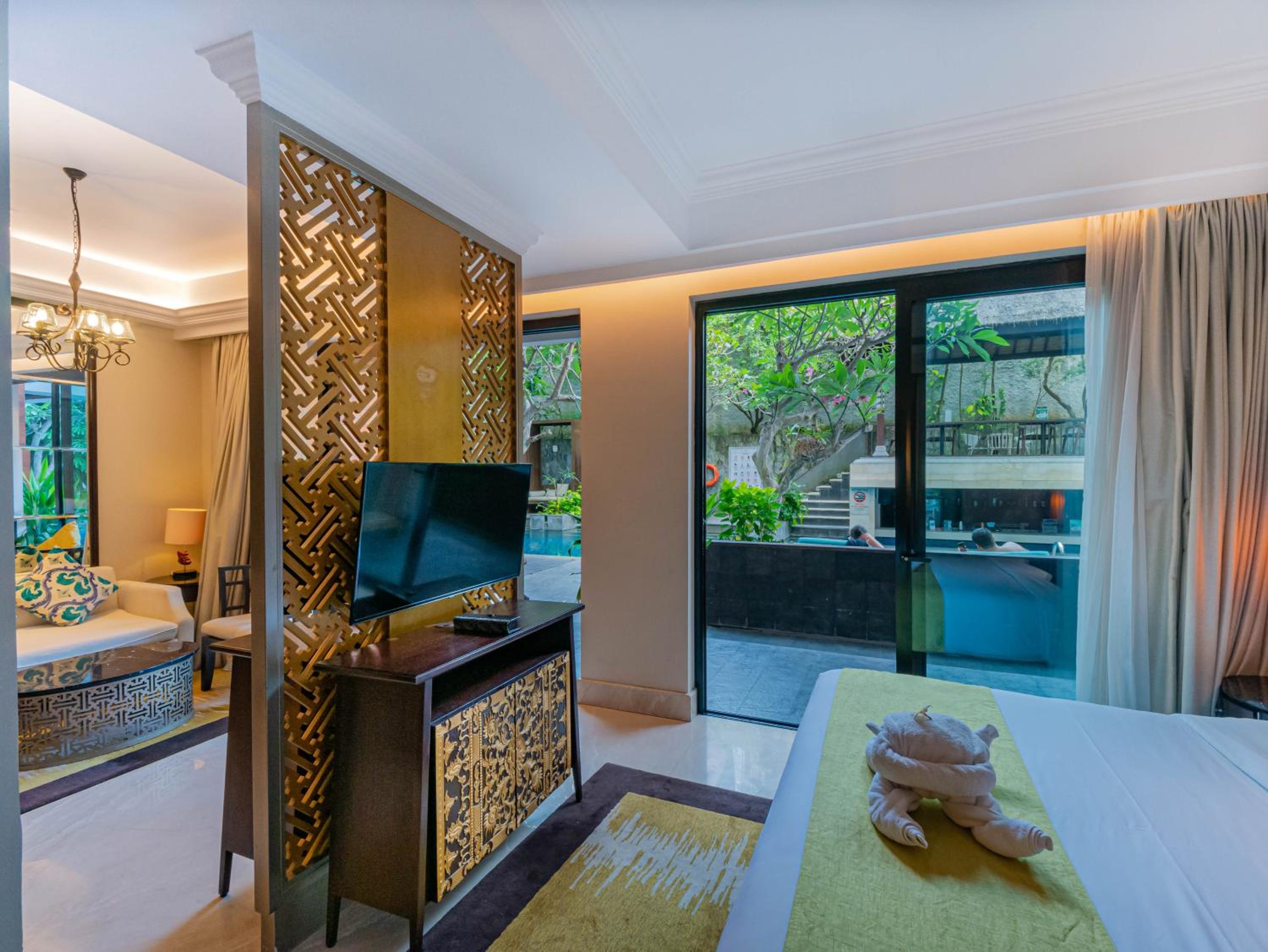 Premier Room with Pool Access photo 3