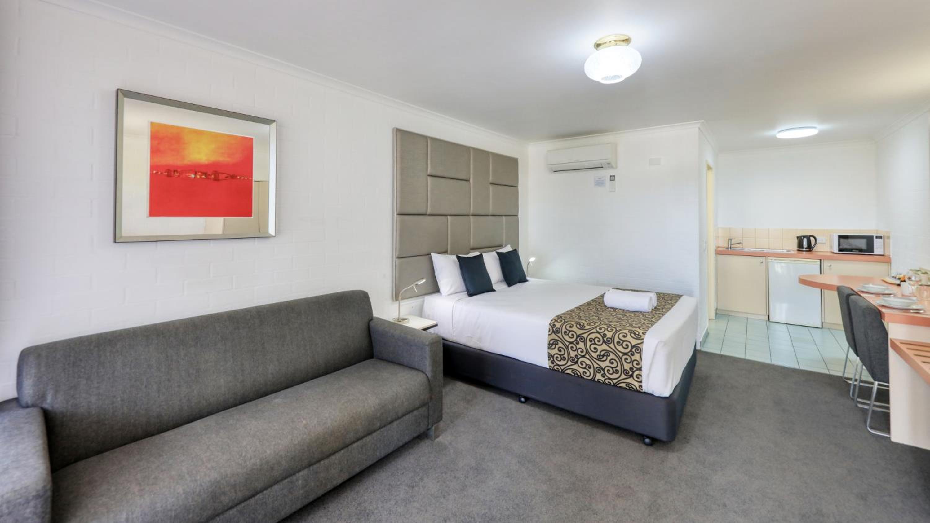 Deluxe King Room photo 1