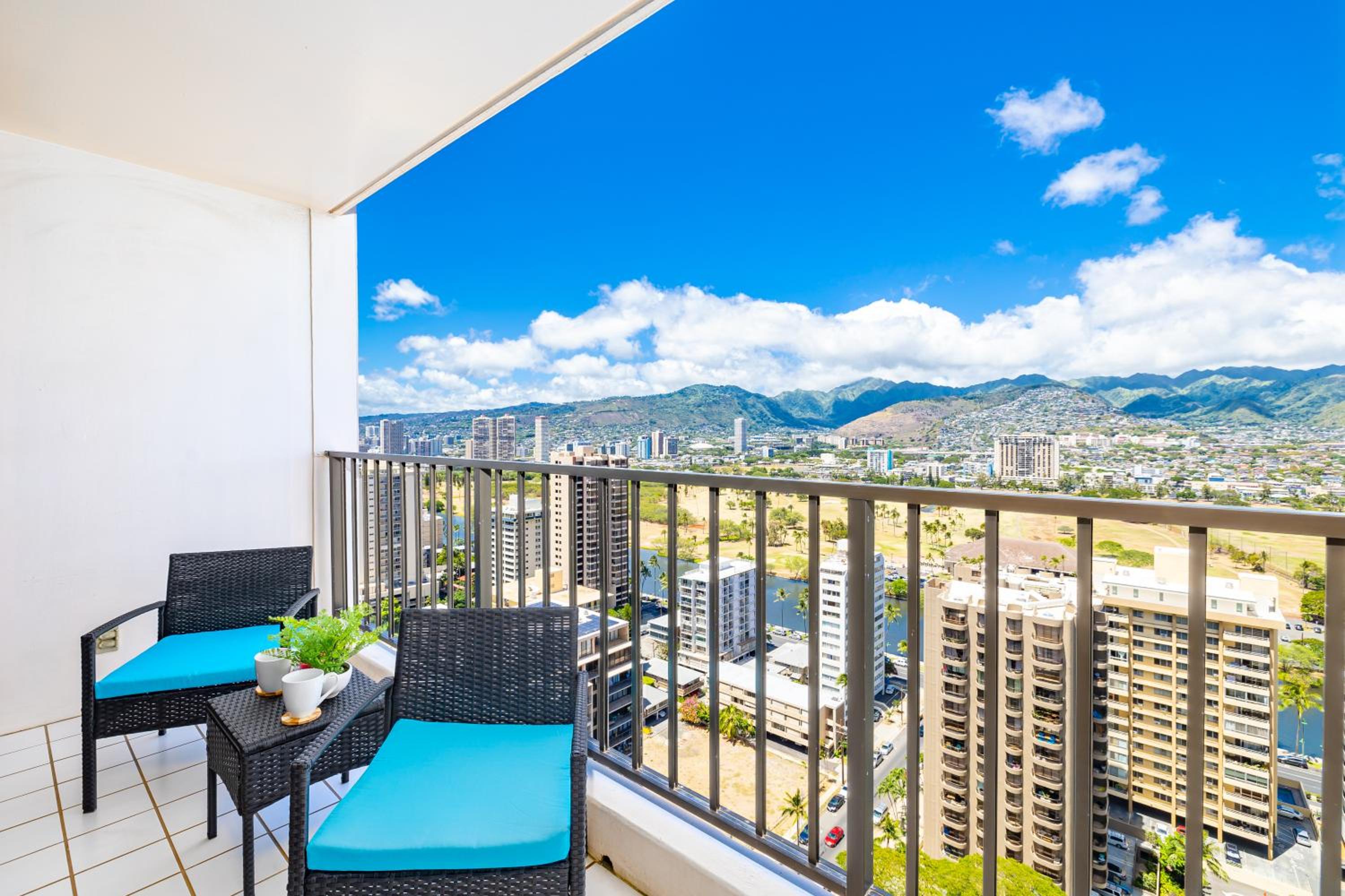 Waikiki Beach escape with lanai & scenic views: Apartment with Mountain View photo