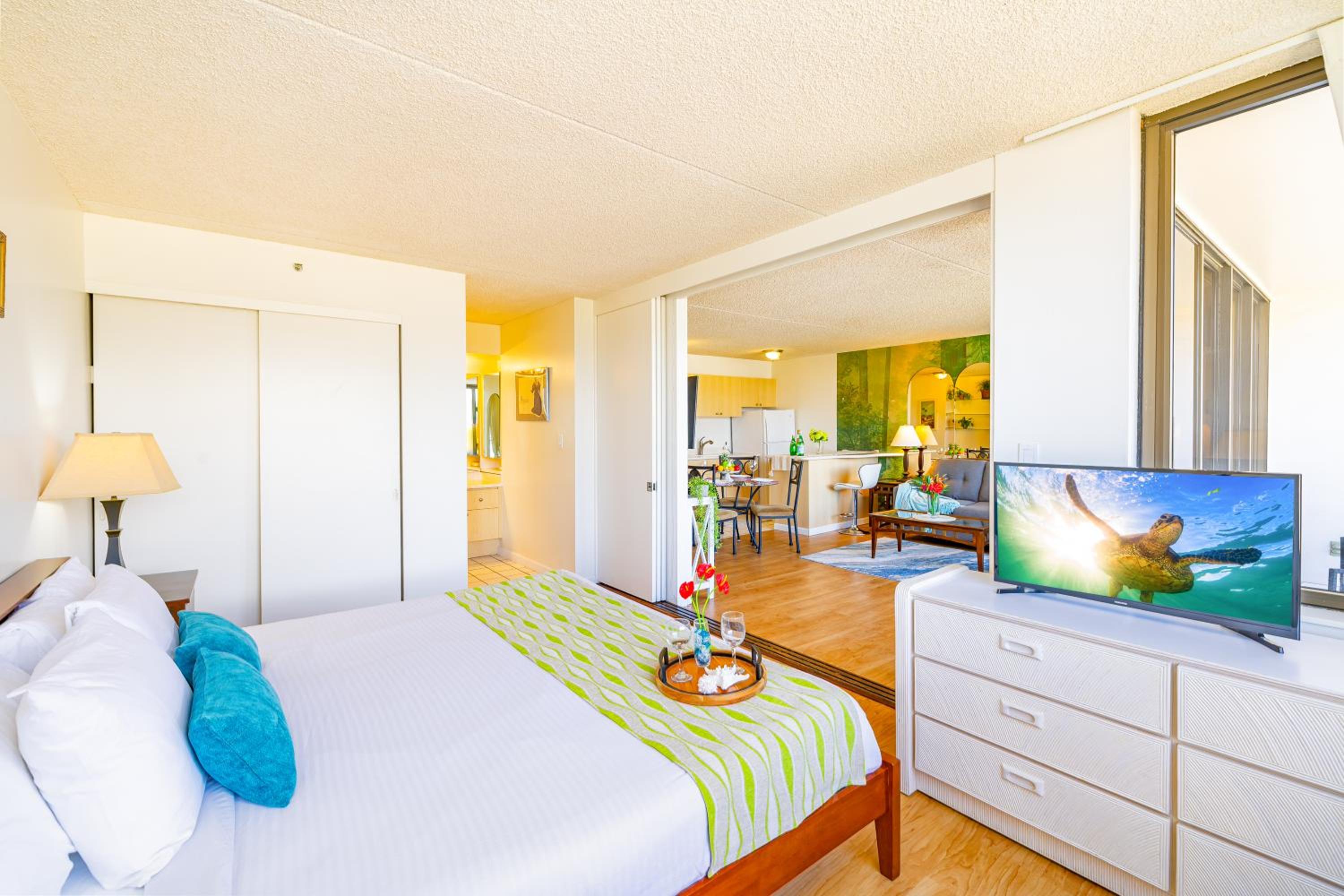 Waikiki Beach escape with lanai & scenic views: Apartment with Mountain View photo