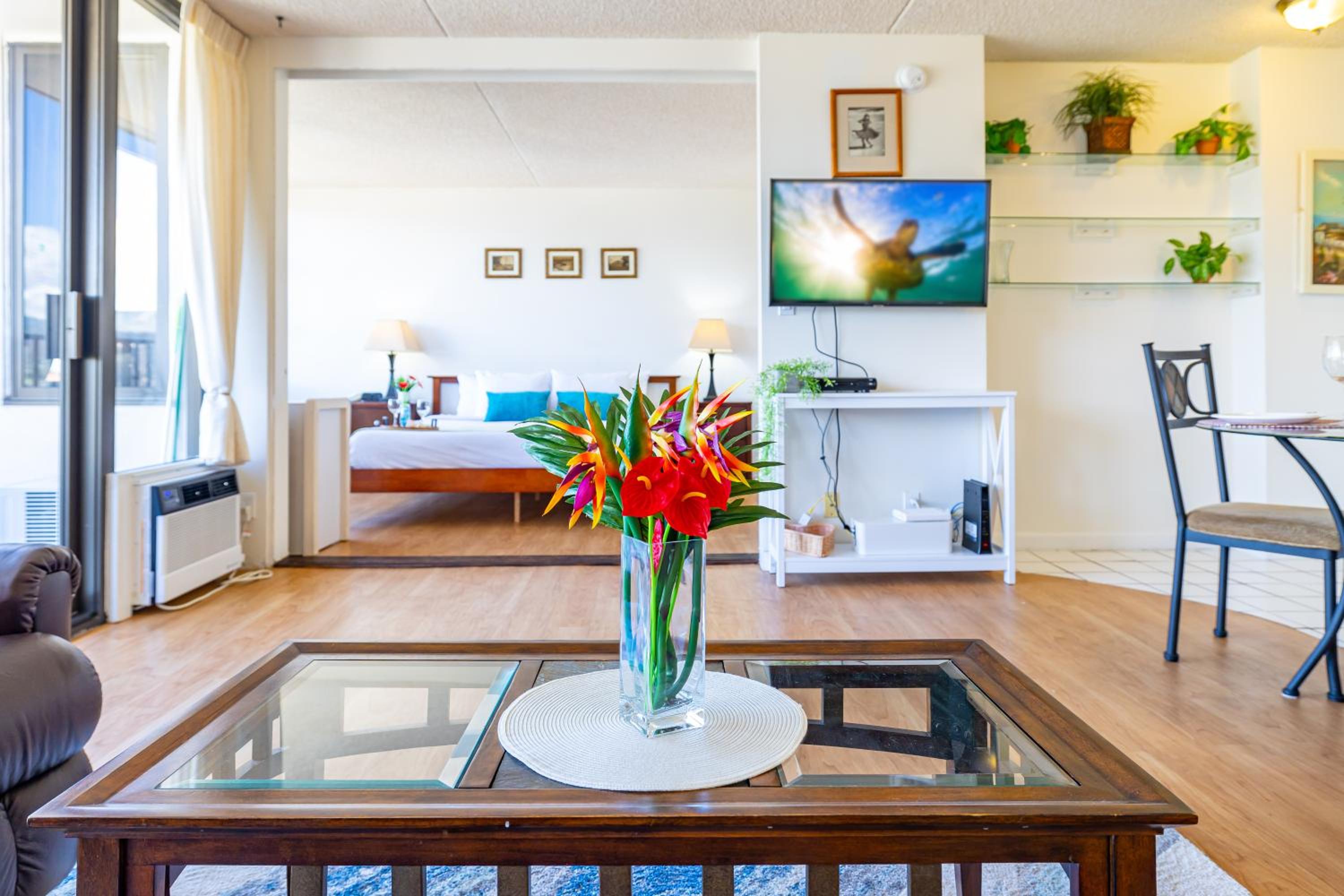 Waikiki Beach escape with lanai & scenic views: Apartment with Mountain View photo