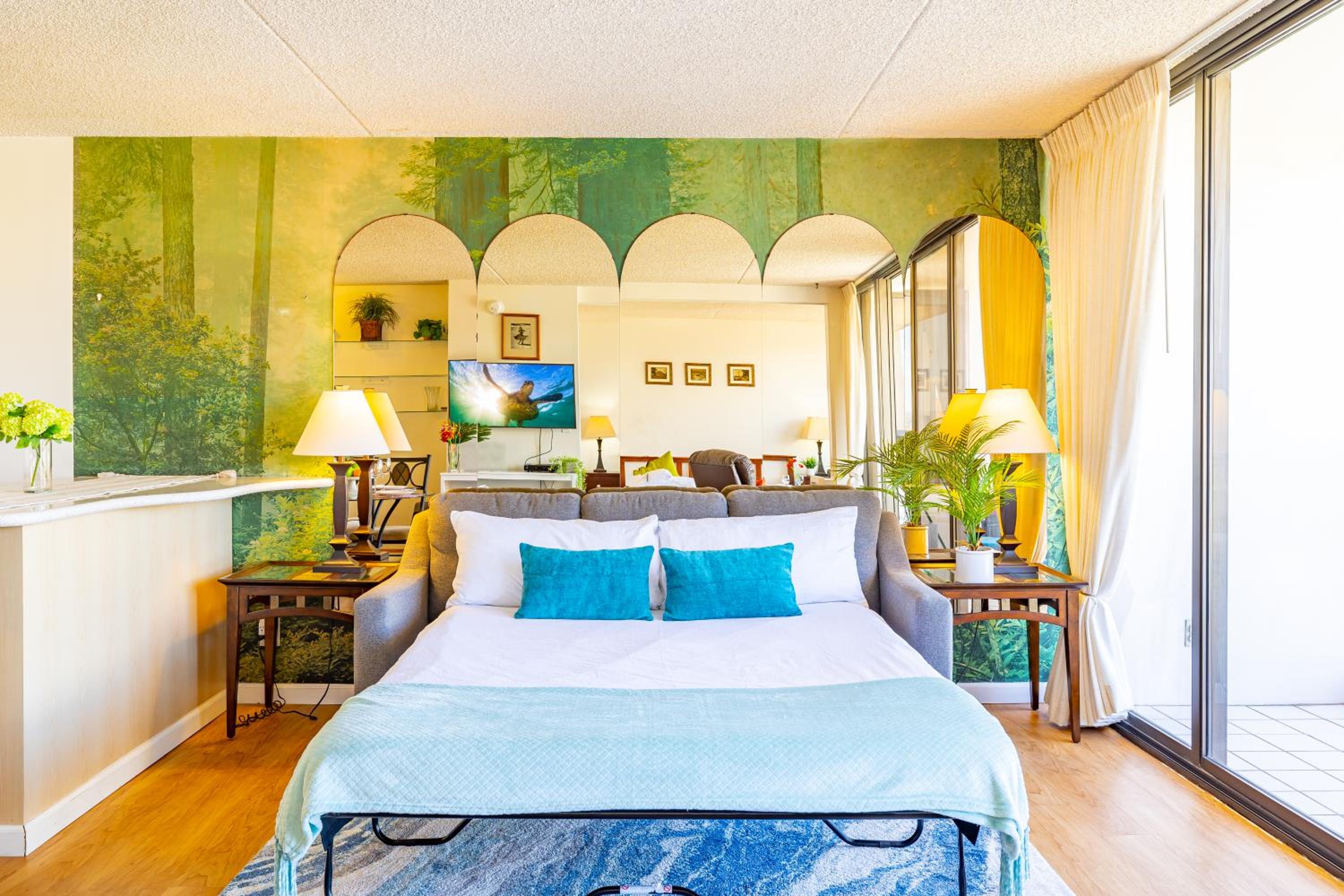 Waikiki Beach escape with lanai & scenic views: Apartment with Mountain View photo