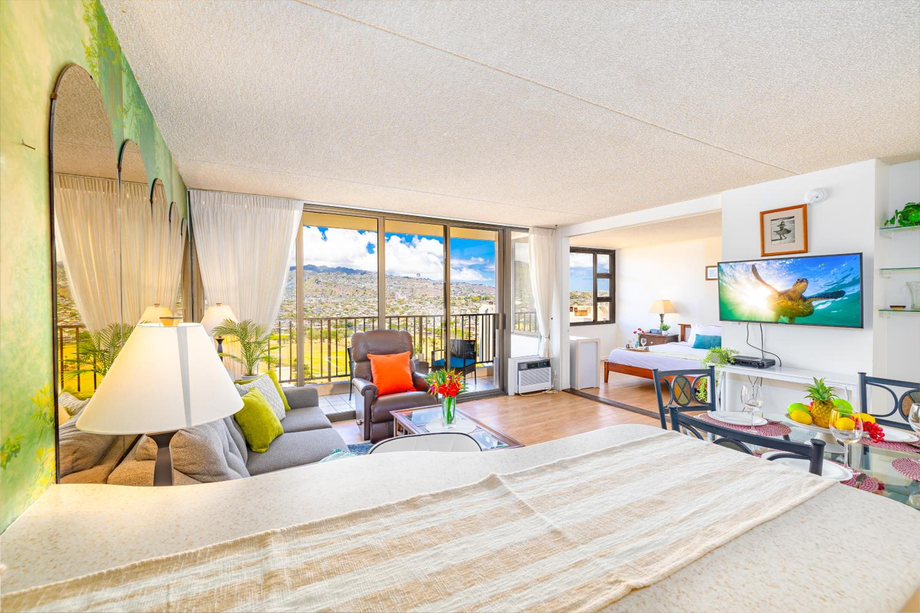 Waikiki Beach escape with lanai & scenic views: Apartment with Mountain View photo