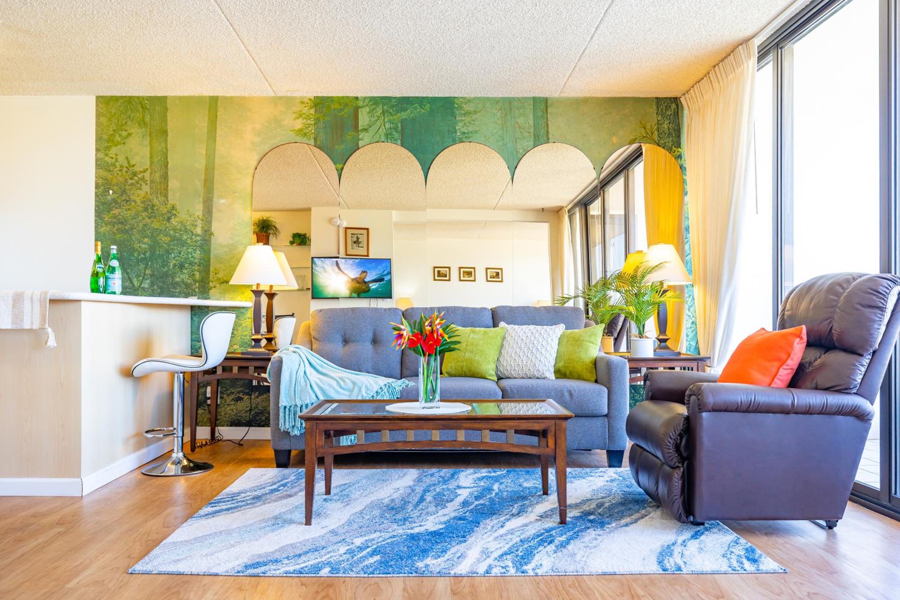 Waikiki Beach escape with lanai & scenic views: Apartment with Mountain View photo