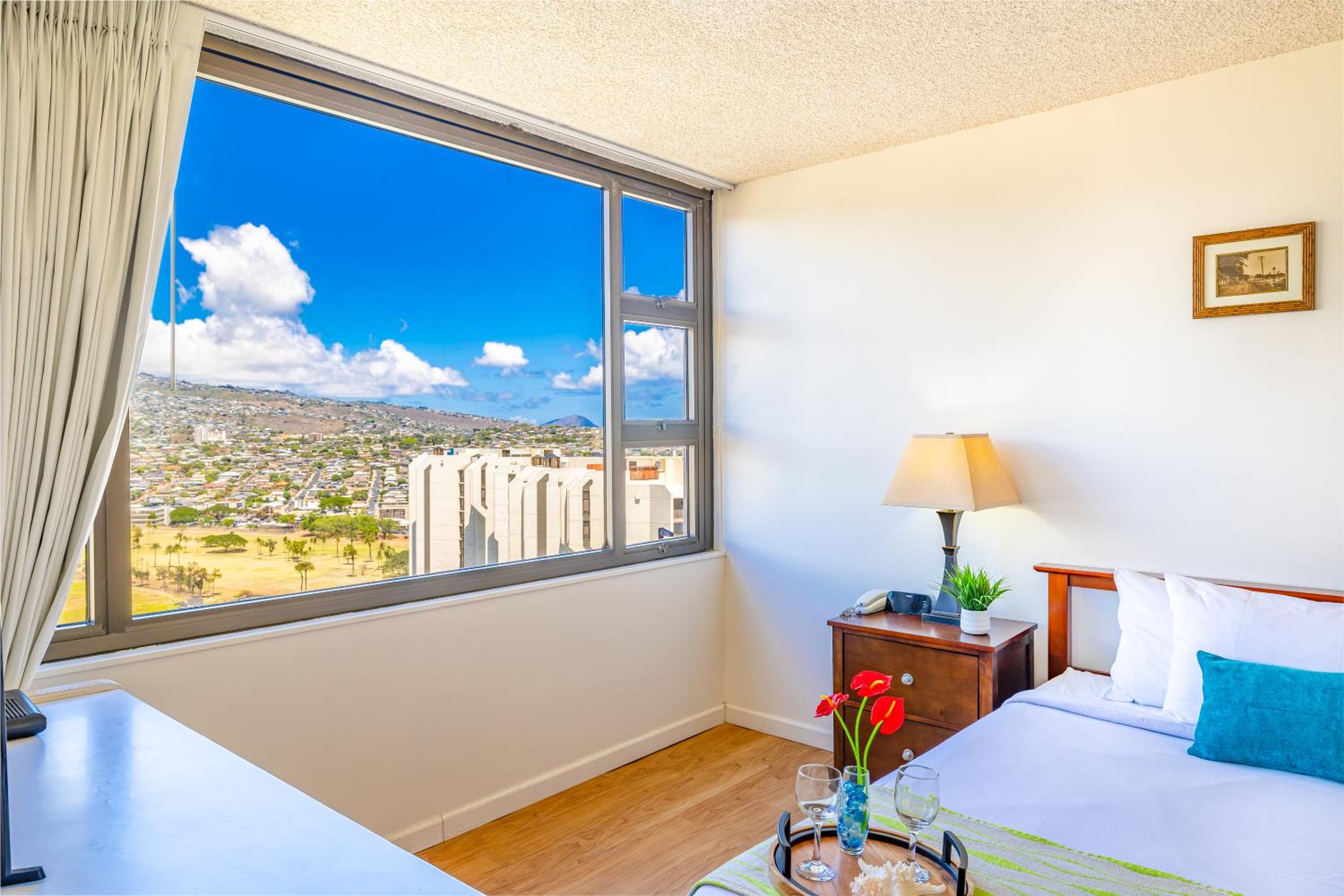 Waikiki Beach escape with lanai & scenic views: Apartment with Mountain View photo