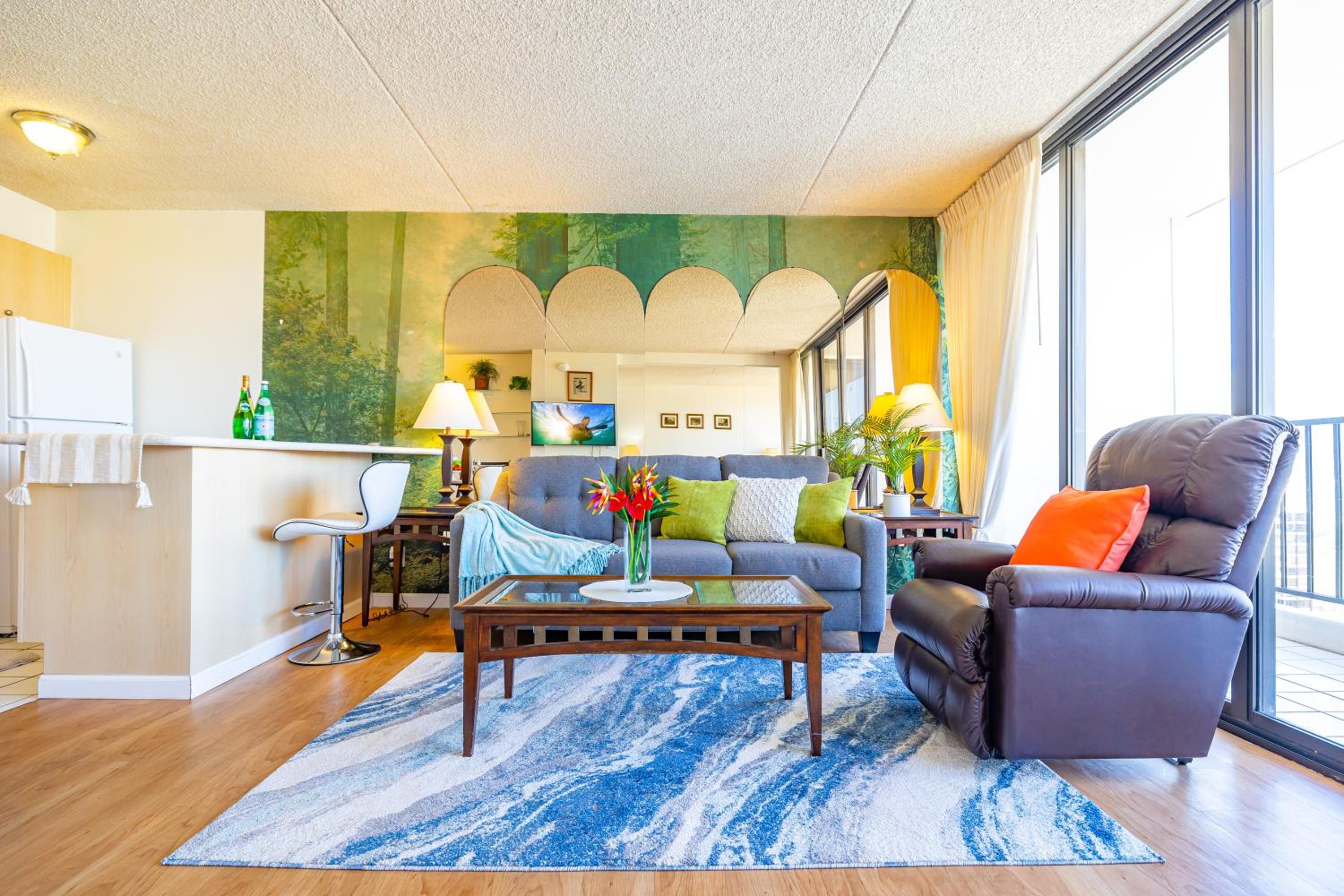 Waikiki Beach escape with lanai & scenic views: Apartment with Mountain View photo
