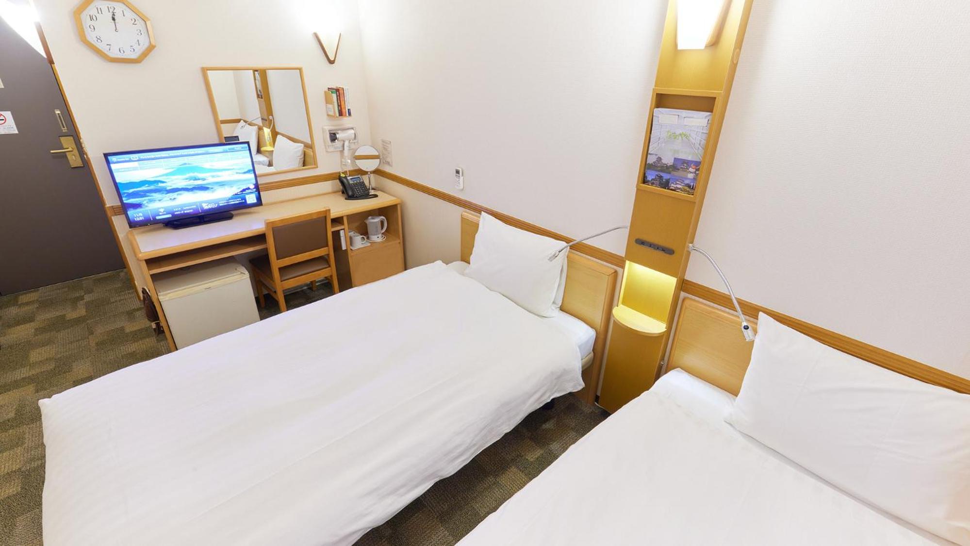 Twin Room - Non-Smoking photo 3