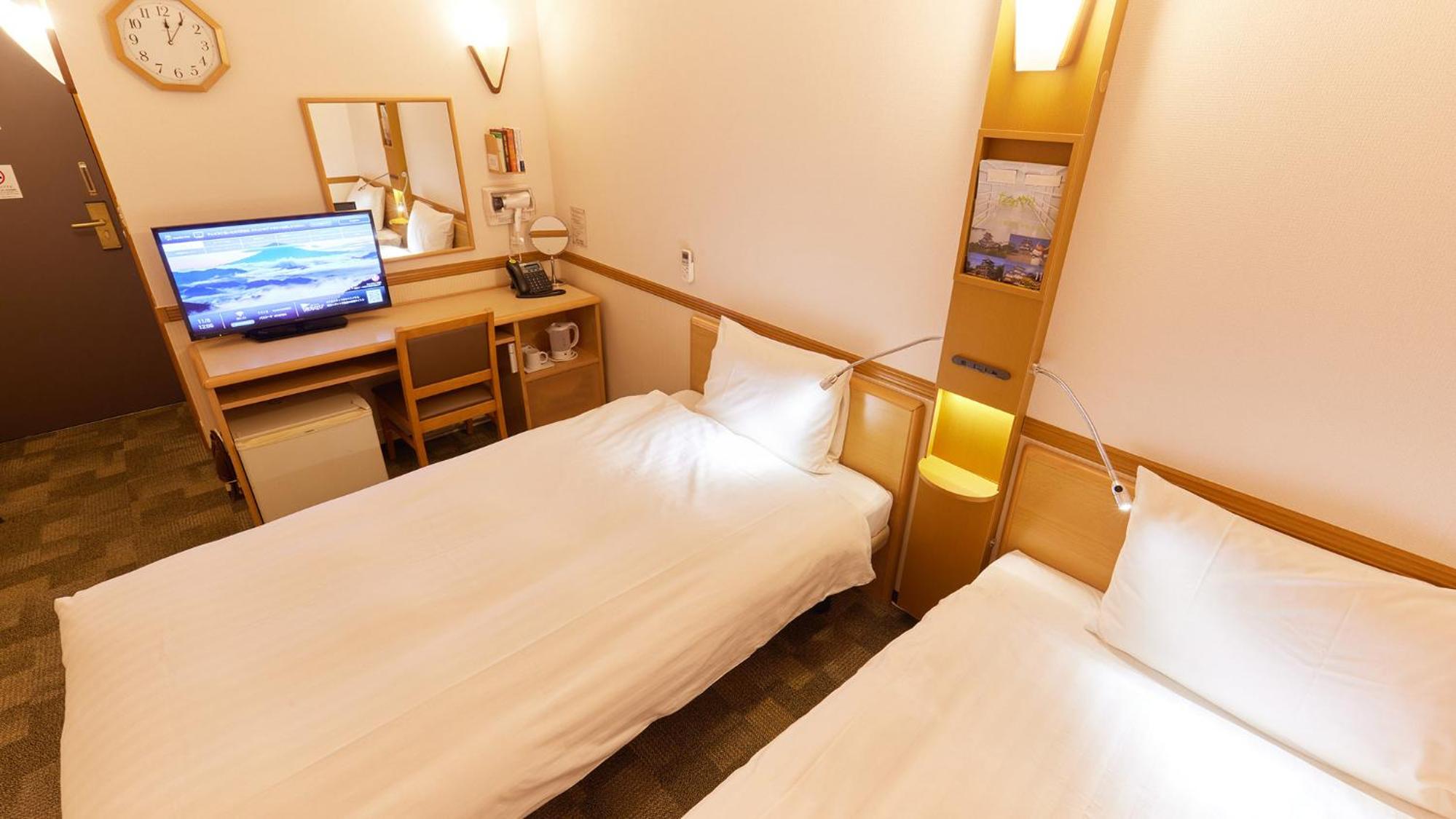 Twin Room - Non-Smoking photo 2