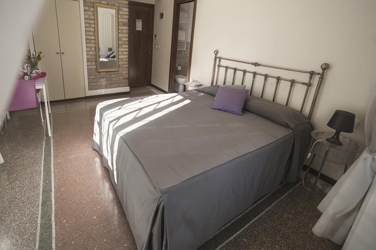 Double or Twin Room photo 2