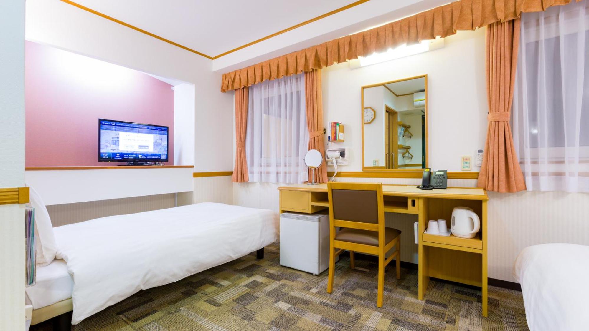 Accessible Twin Room - Non-Smoking photo 2