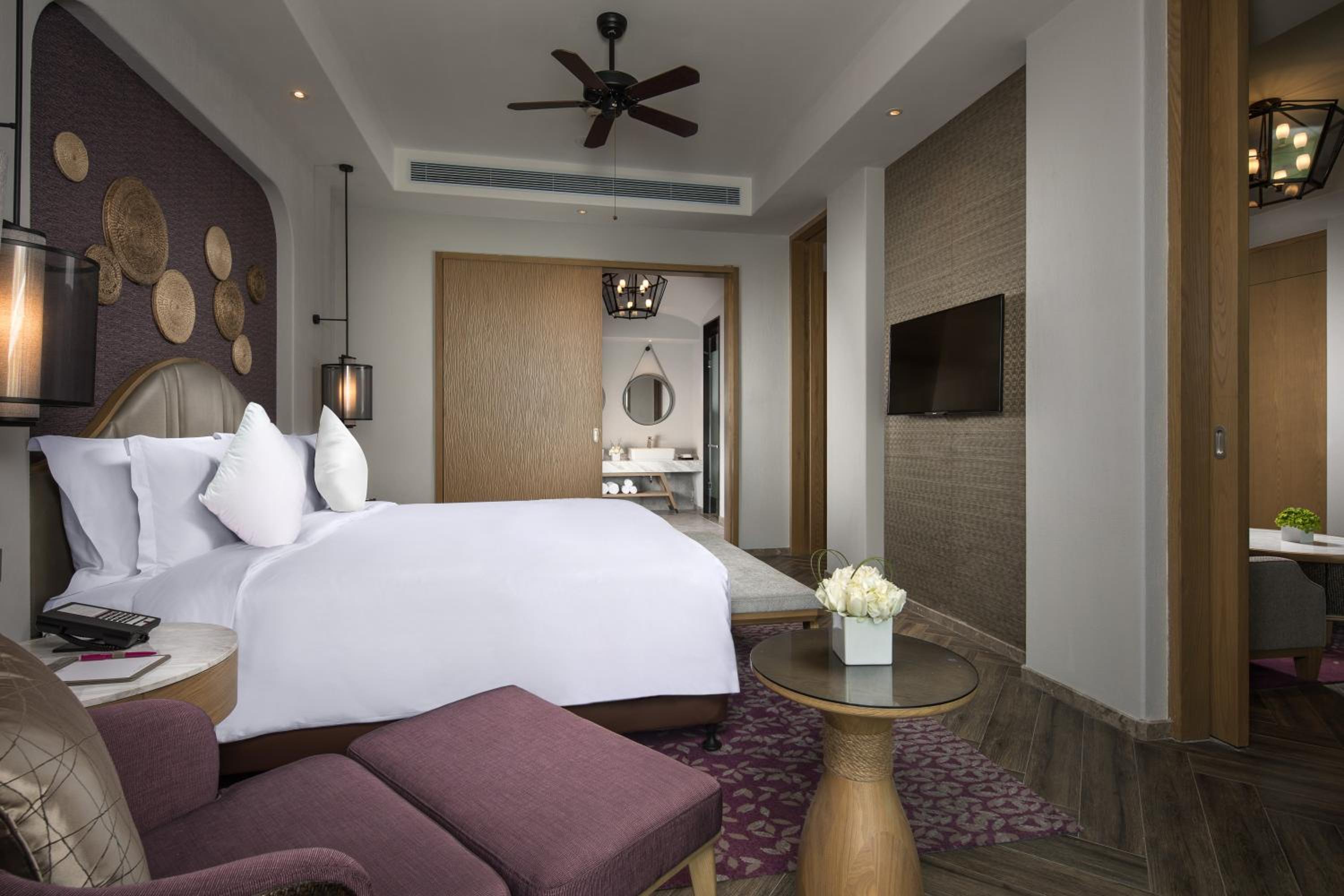 One-Bedroom Suite Lounge Access