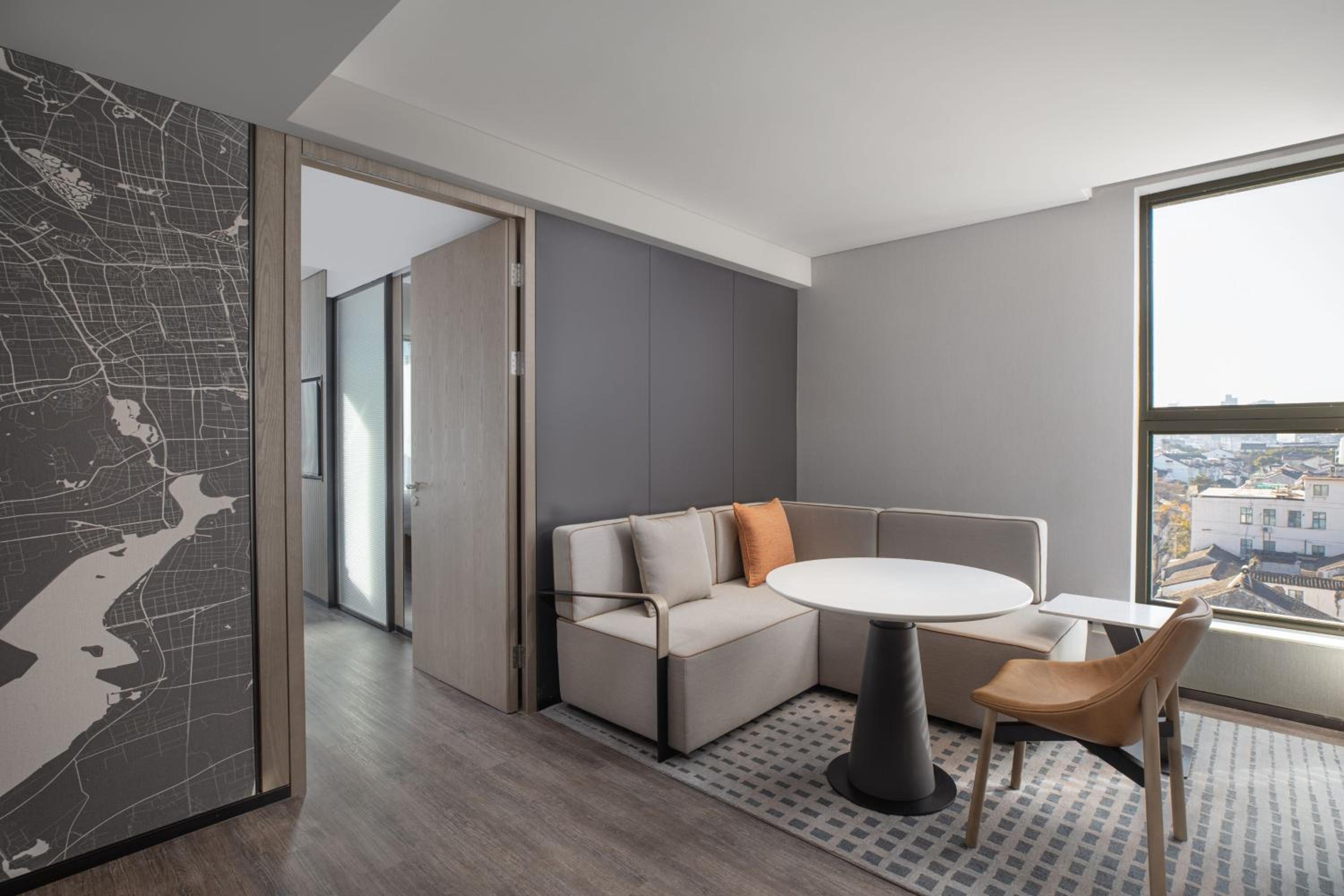 King Suite with City View - Photo 3