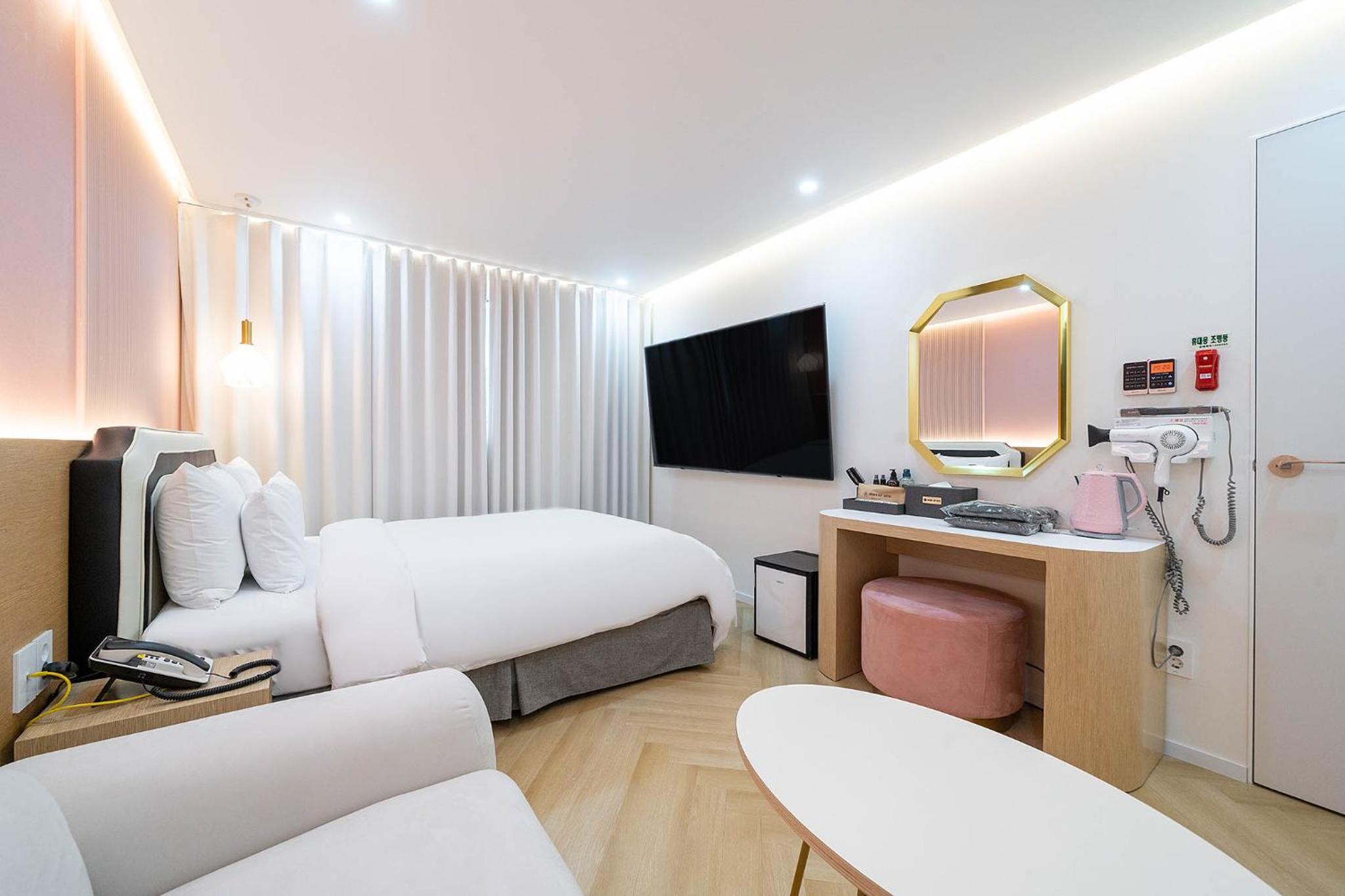 Premium Double Room - Photo 3