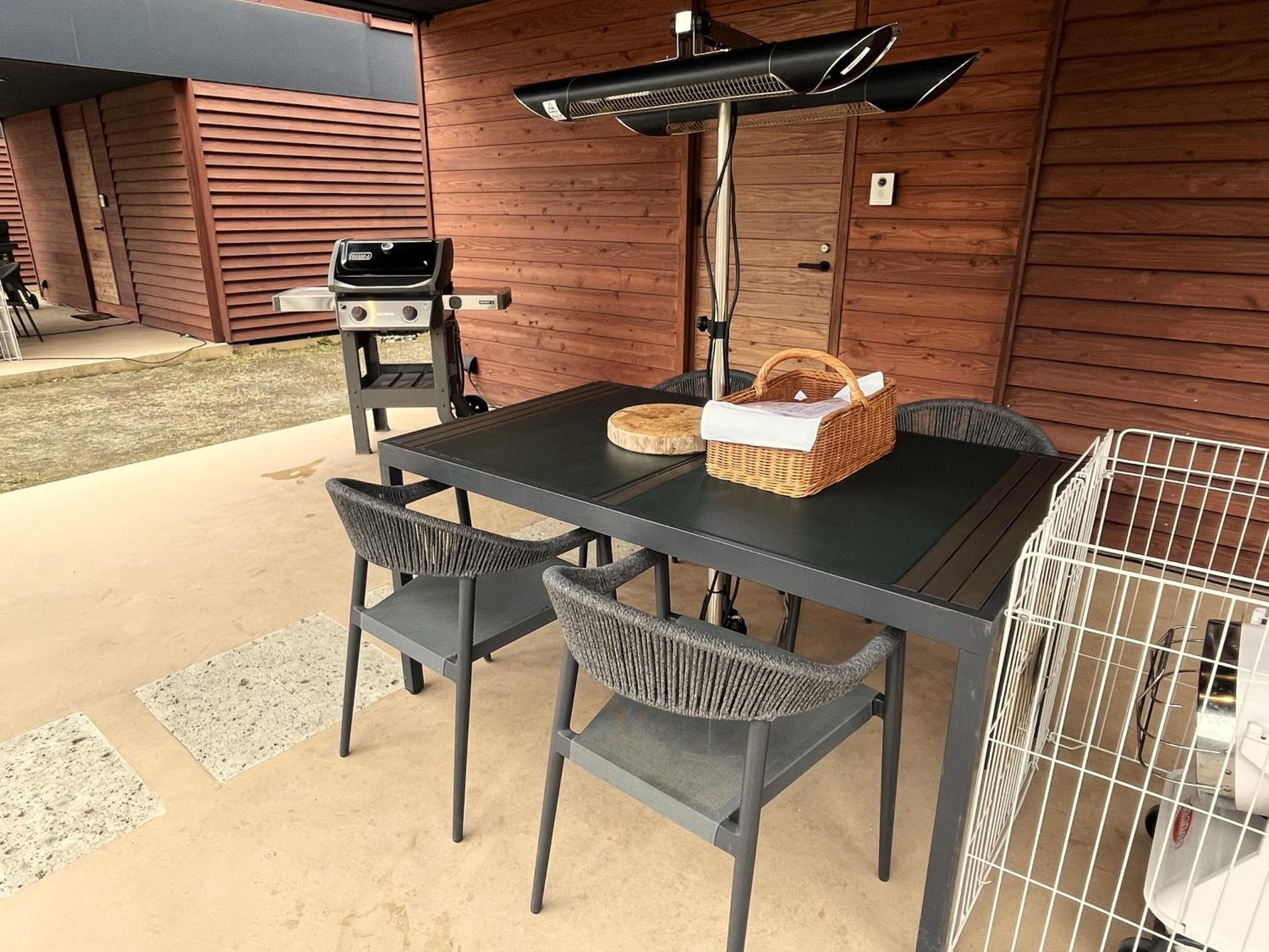 Lodge with Jet Bath - Photo 11