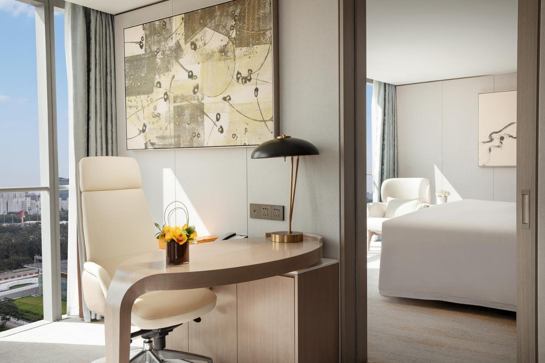 Premier Suite with Olympic Panorama View - Club Lounge Access - Photo 4