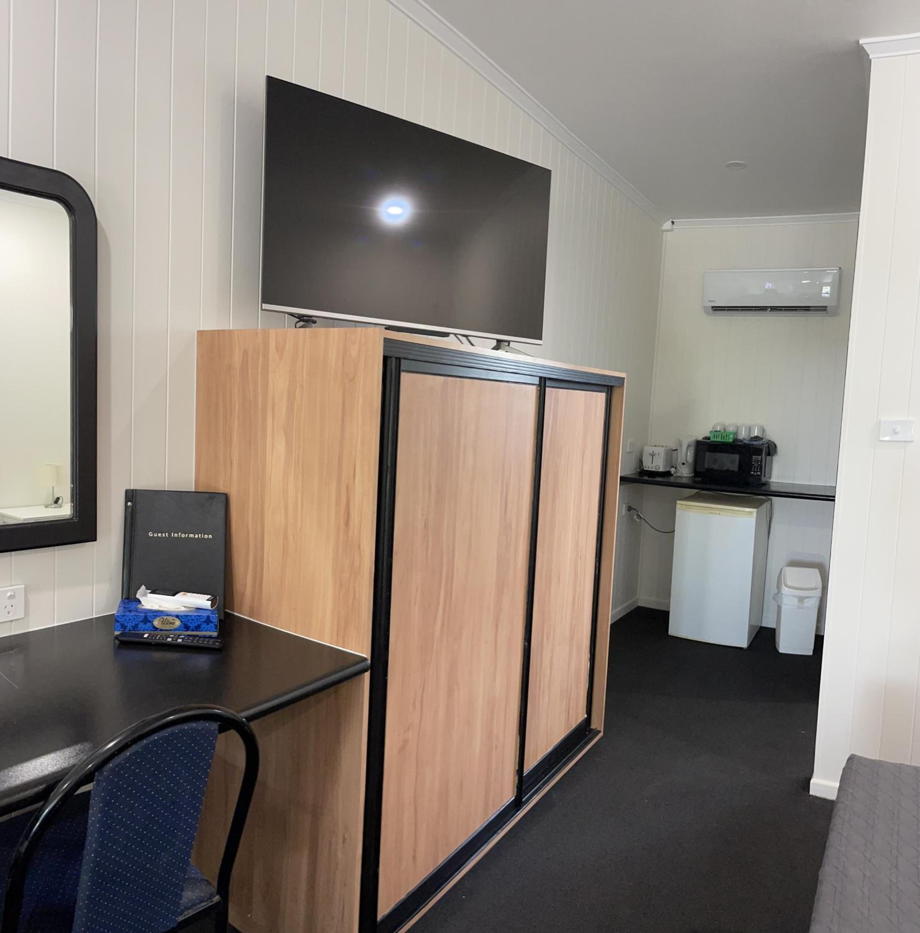 Deluxe King Room - Photo 1