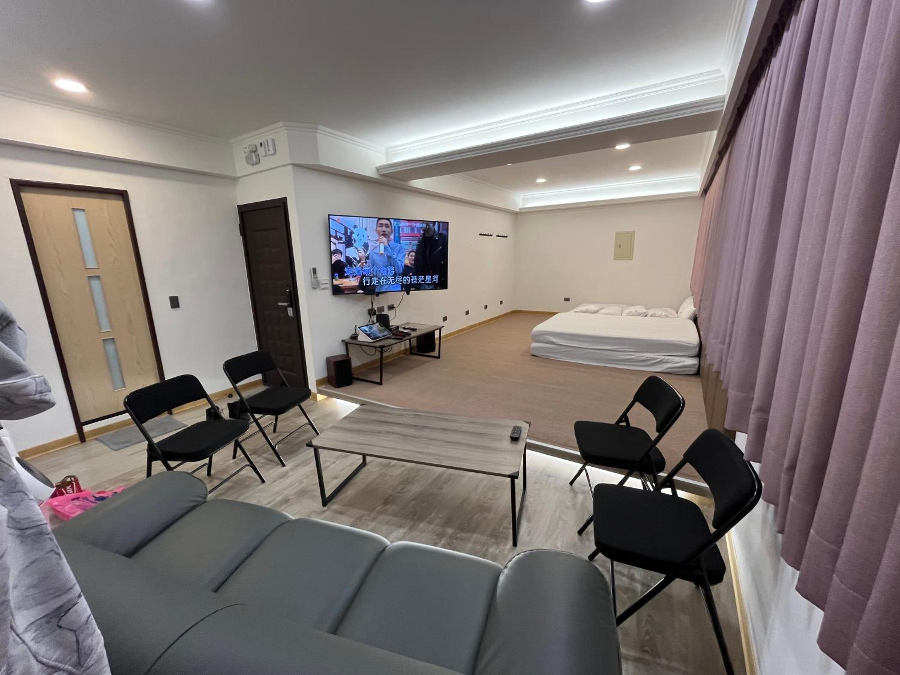 Deluxe KTV Room photo 1