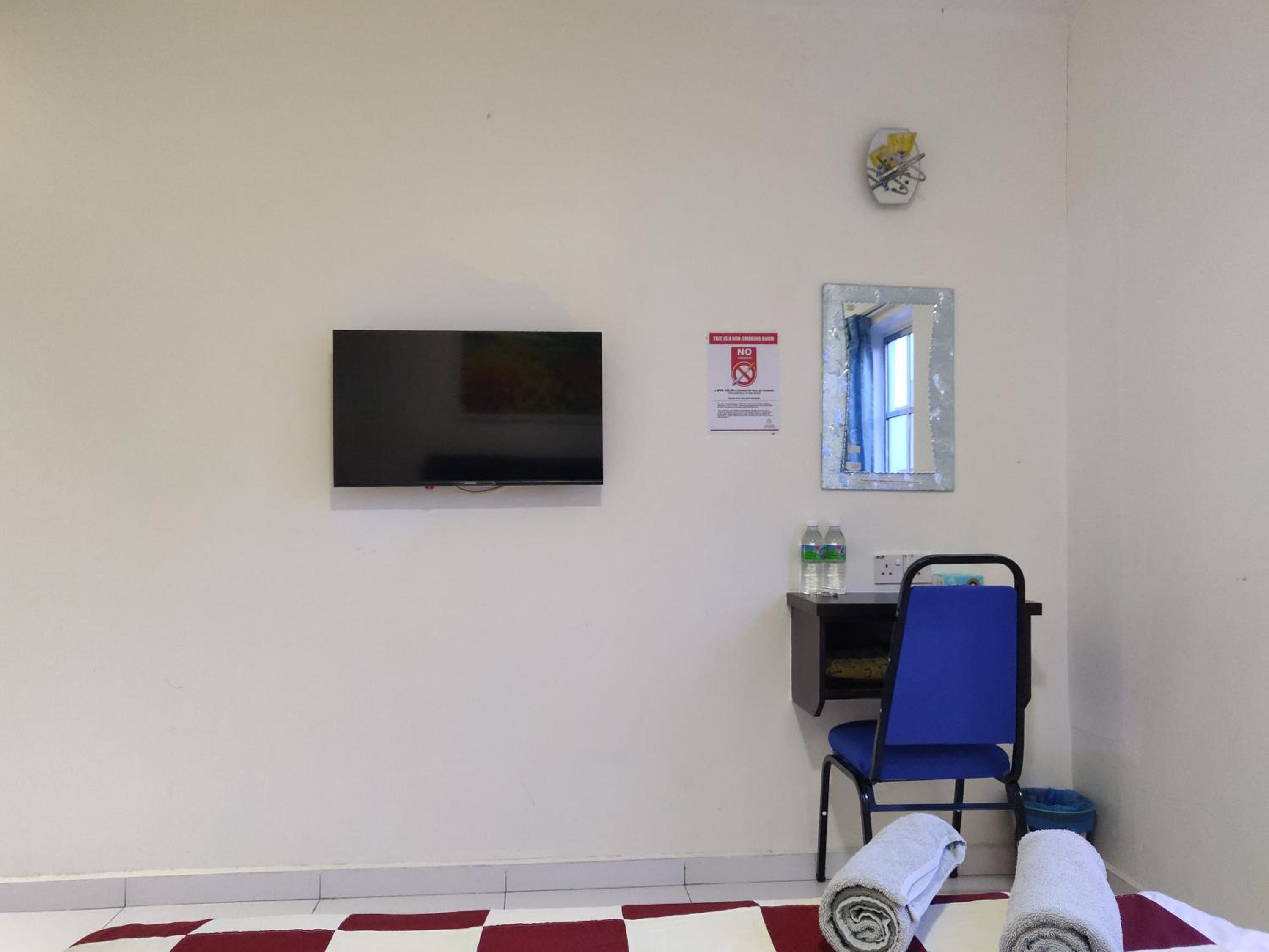 Superior Family Room photo 3