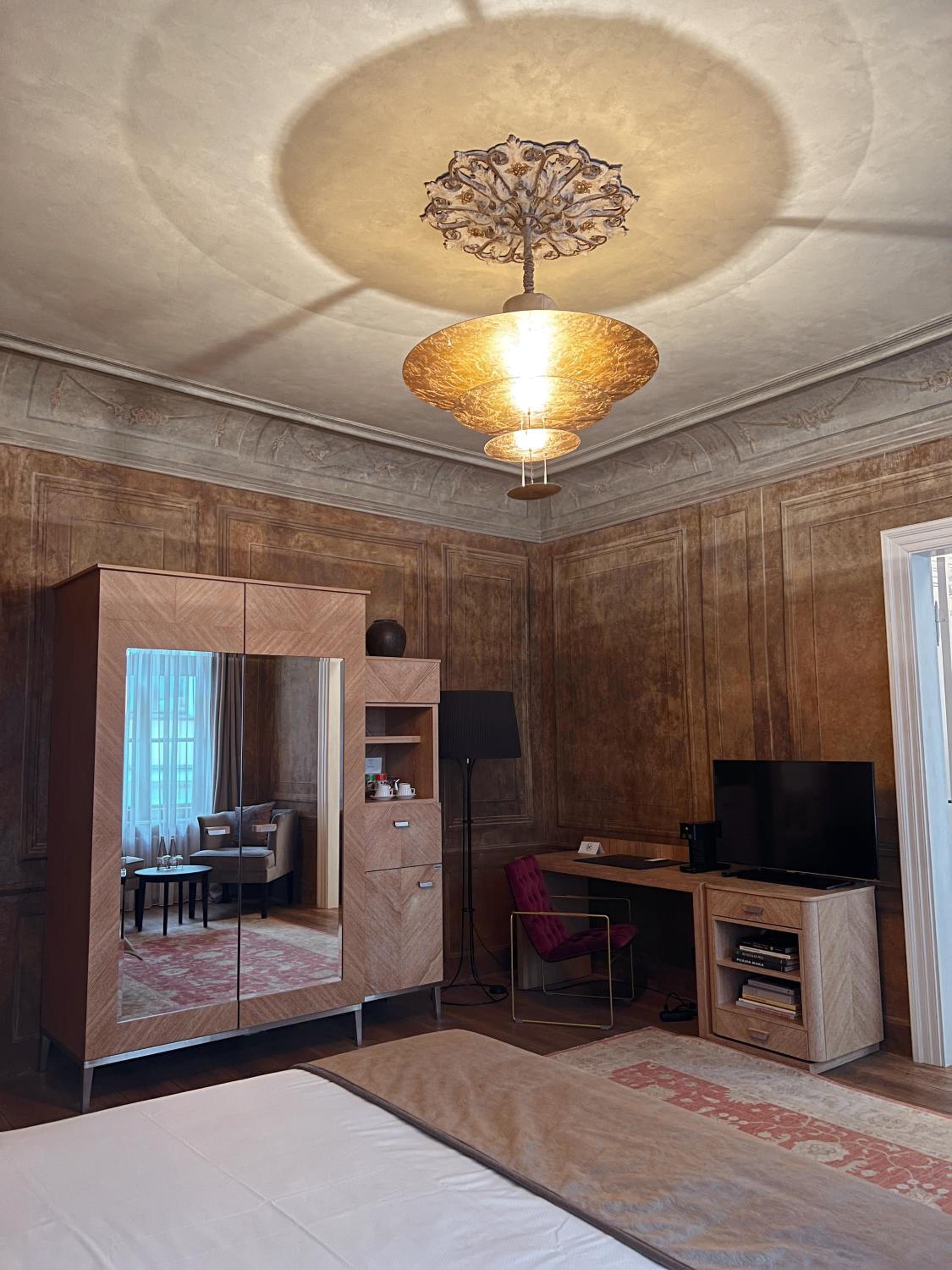 Deluxe Suite - Photo 7