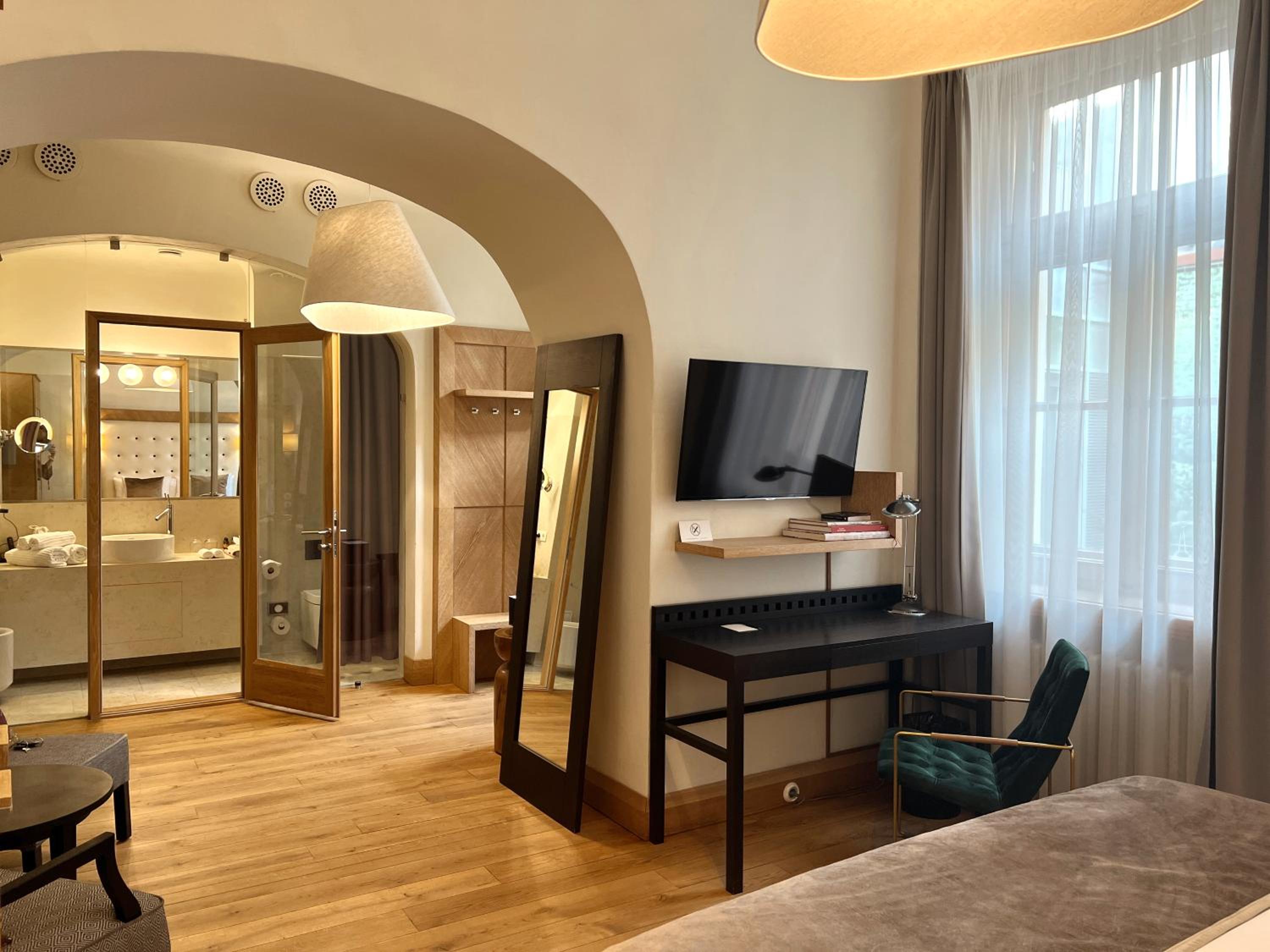 Suite - Photo 7